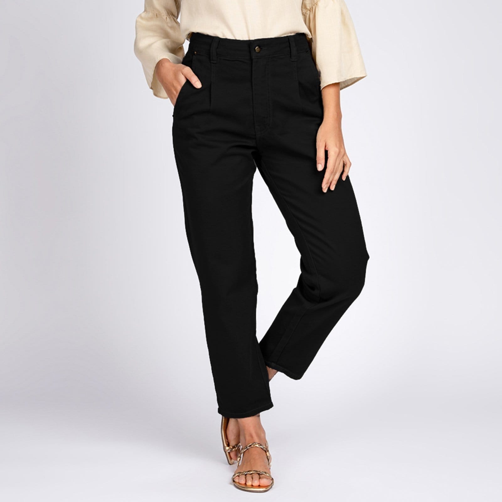 Calça Mom Cropped Slouch Bolso-Faca Bloom Preta