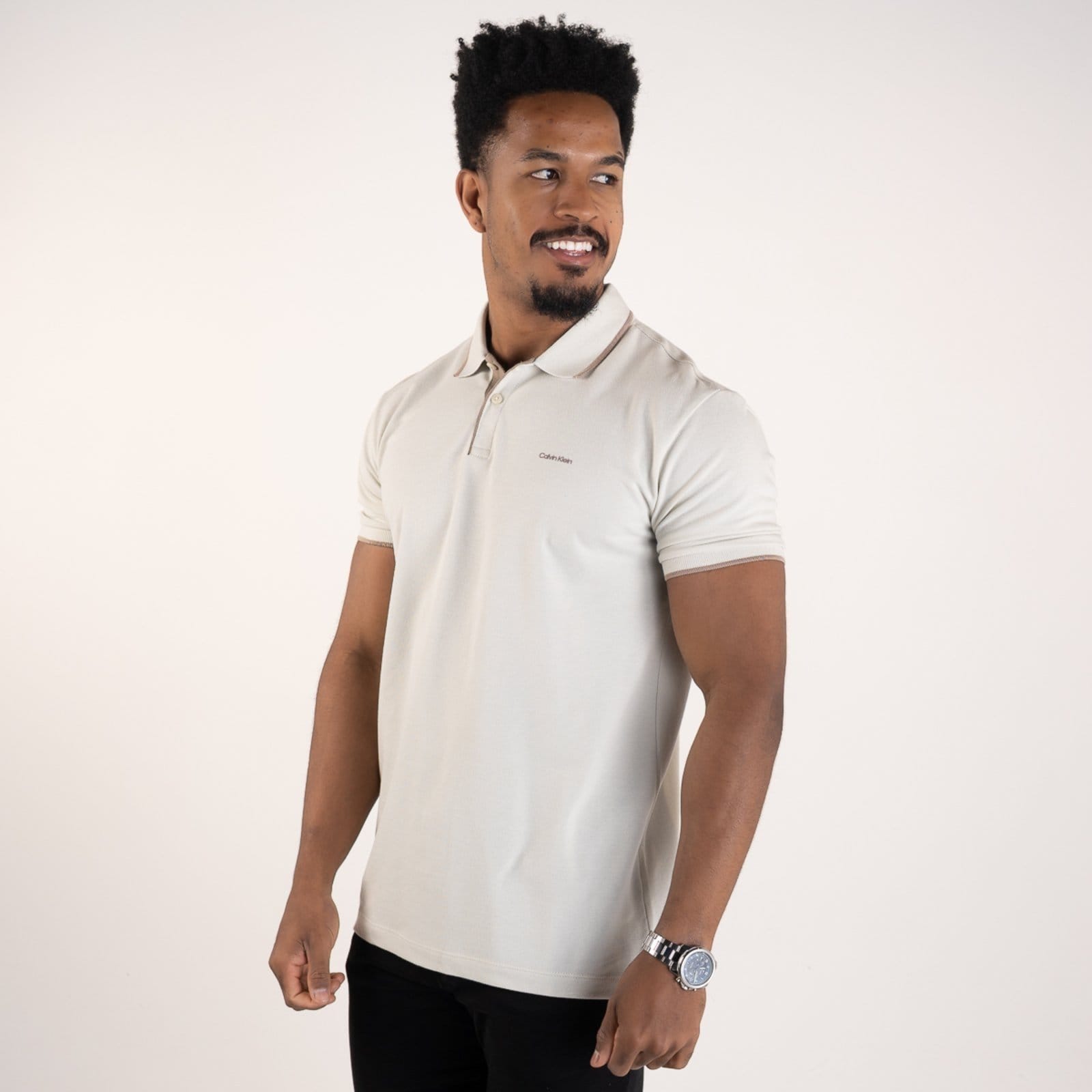 Vista 2 Camisa Polo Calvin Klein Regular Frisos Areia Calvin Klein bege