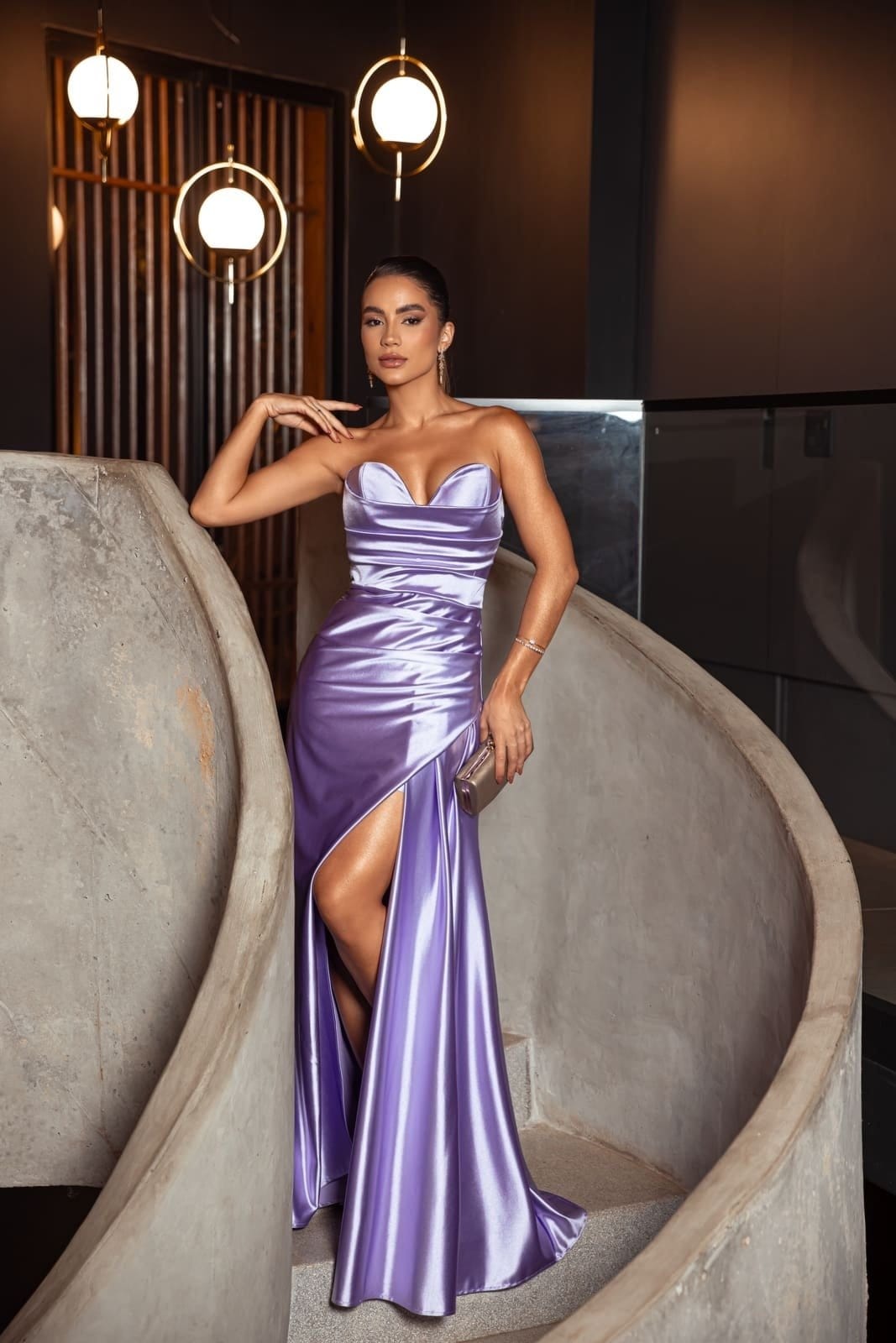 Vestido Longo de Festa Madrinhas Tomara que Caia Corselete com Fenda Arlye Lavanda Lilás