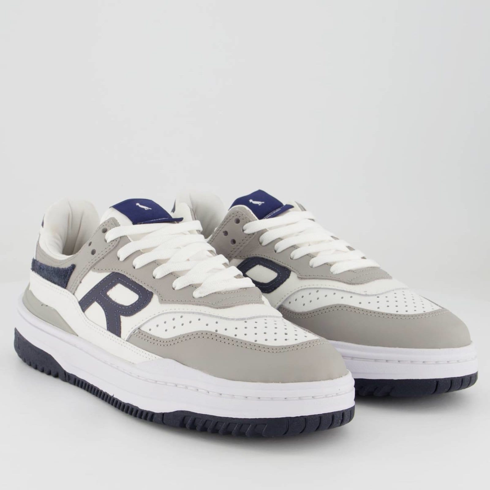 Vista 2 Tênis Reserva Broox e Branco Reserva cinza