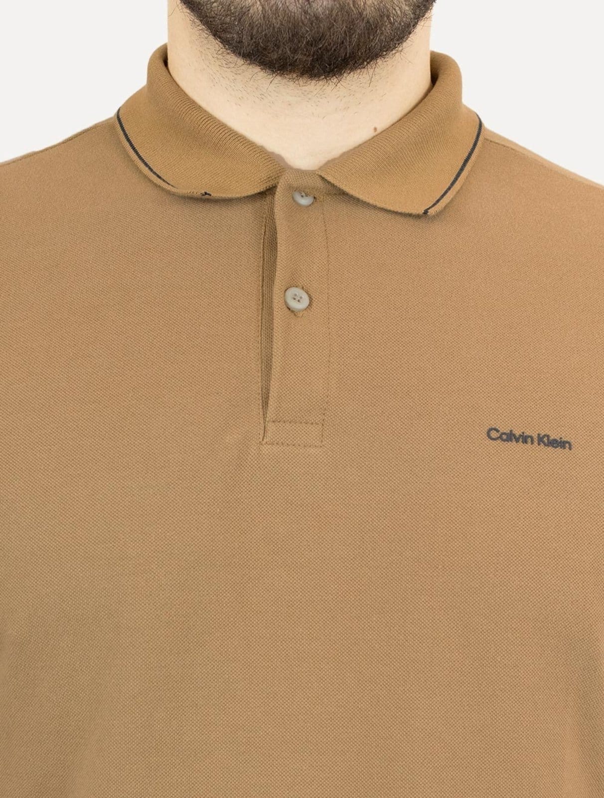 Vista 2 Polo Calvin Klein Piquet Slim Básica Havana Mescla Calvin Klein cáqui
