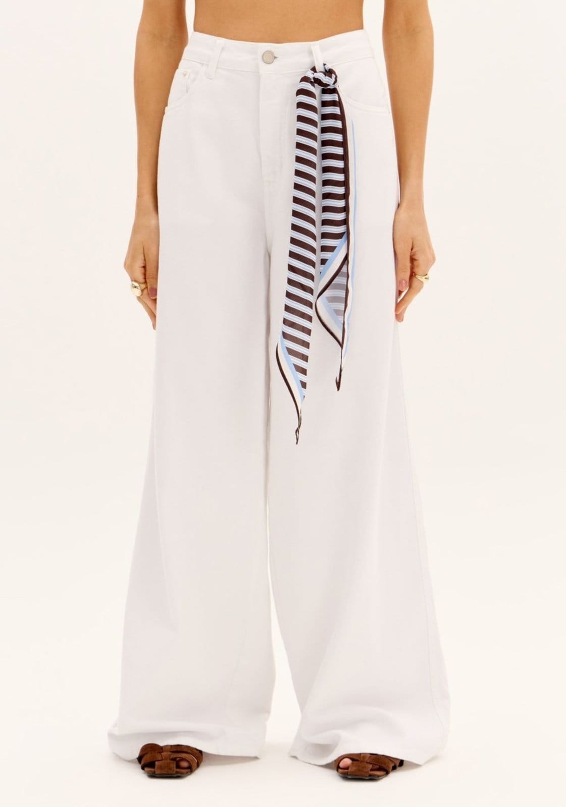 Vista 2 Calça Sarja Relaxed Com Lenço My Favorite Things branco