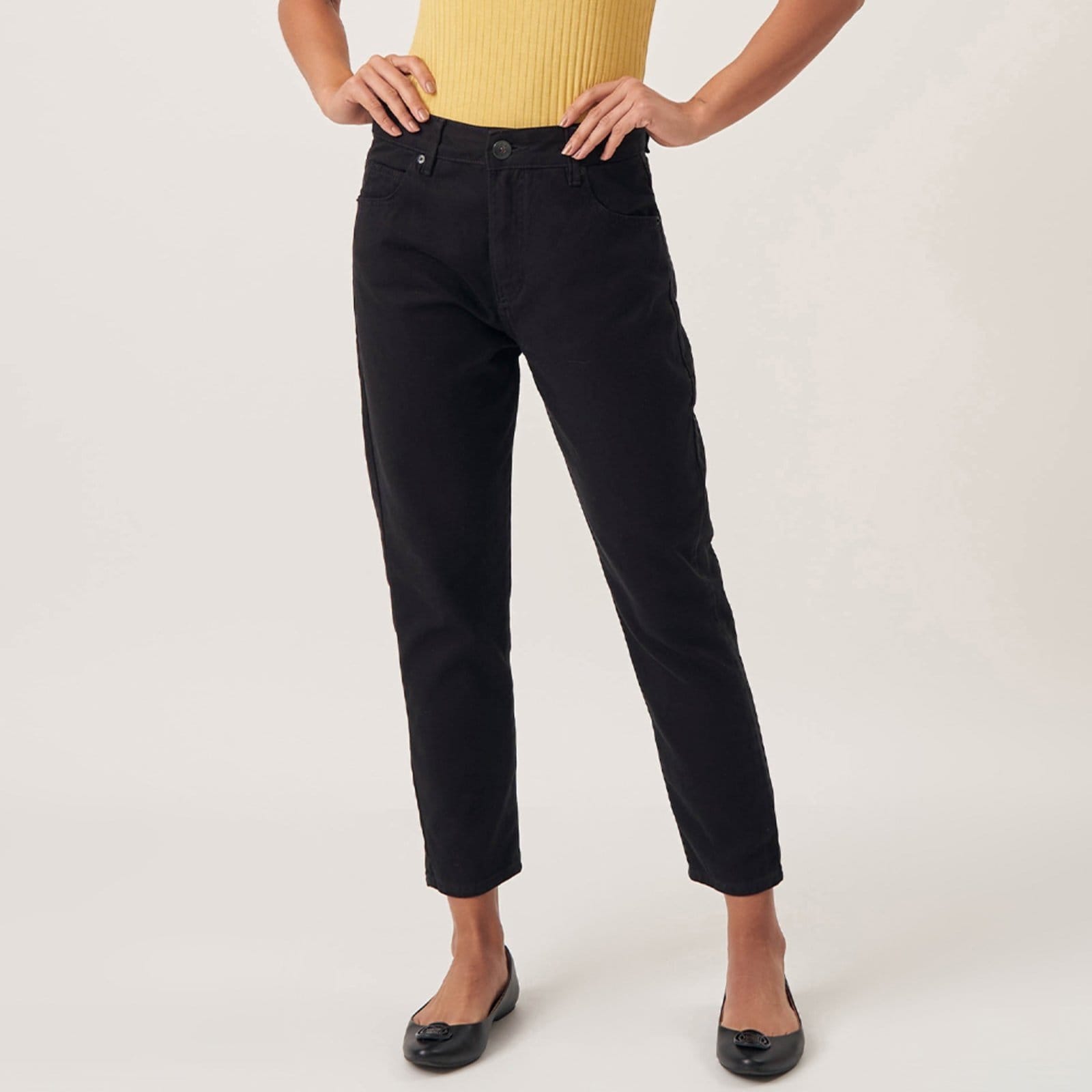 Calça Jeans Mom Cintura Alta Capri Preta