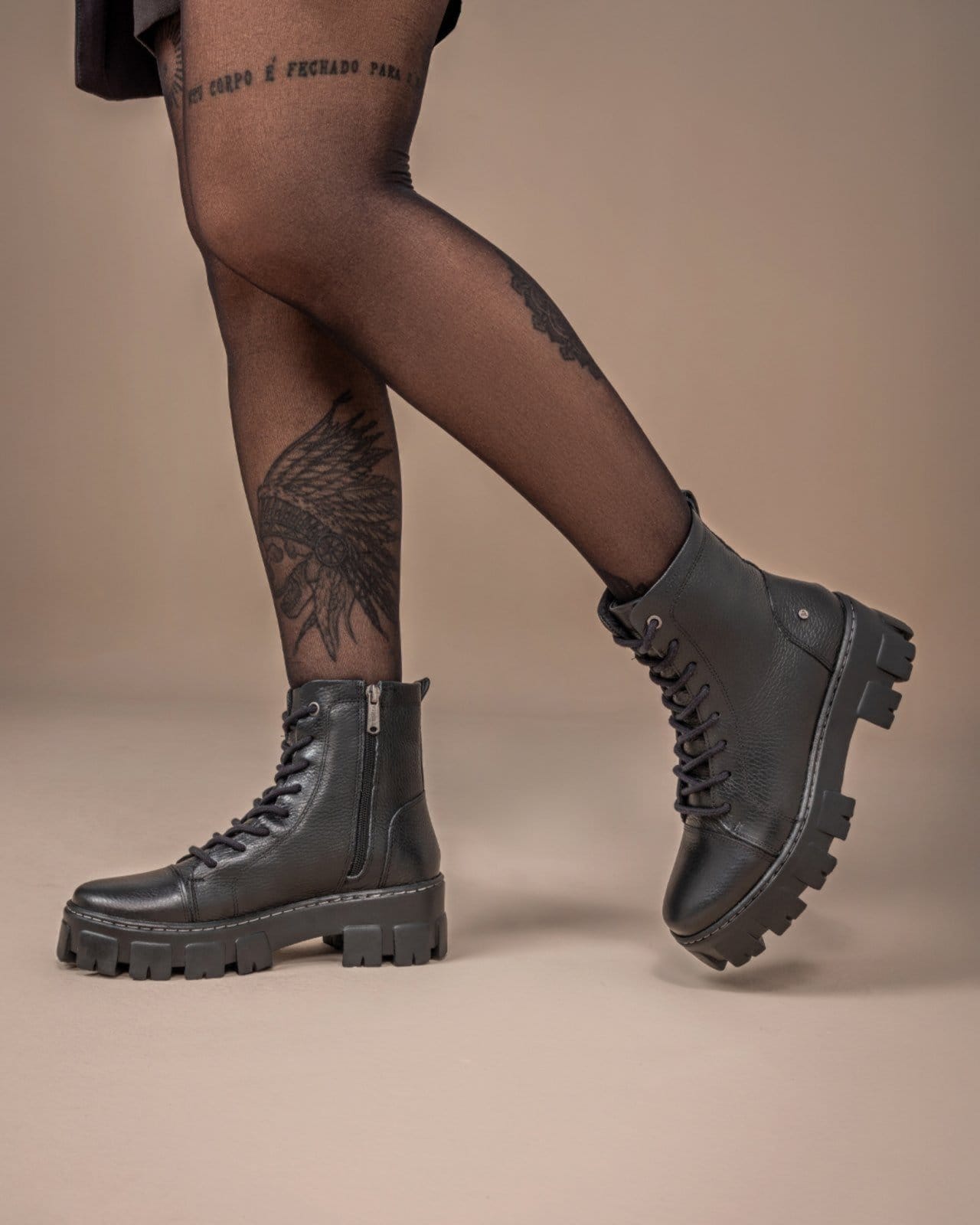 Vista 2 Coturno Feminino Vittal Buckle em Couro e Solado Tratorado USE VITTAL preto