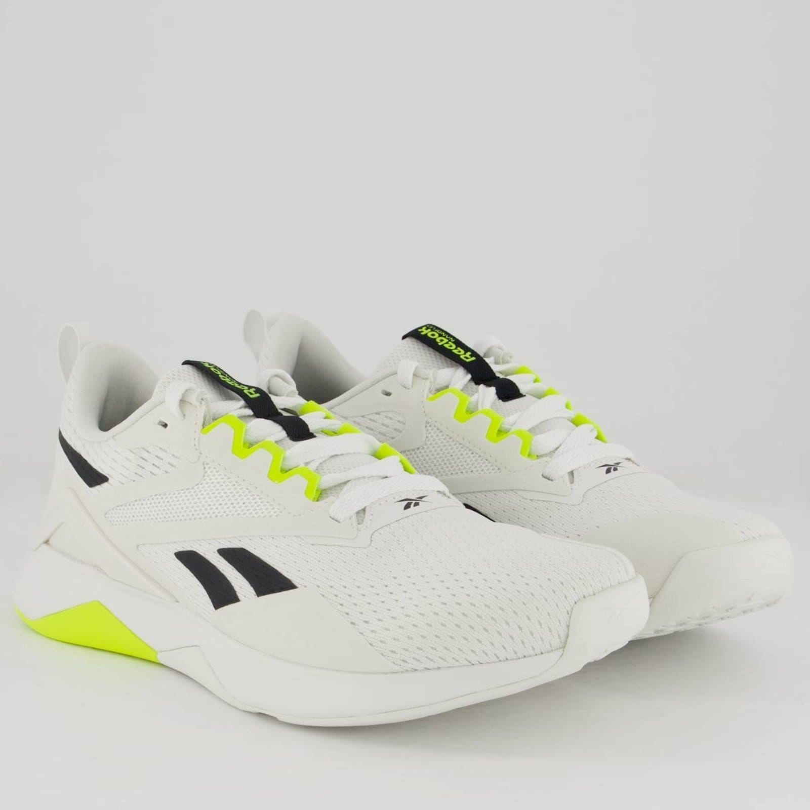 Vista 2 Tênis Reebok Nanoflex TR V2 Claro Reebok cinza