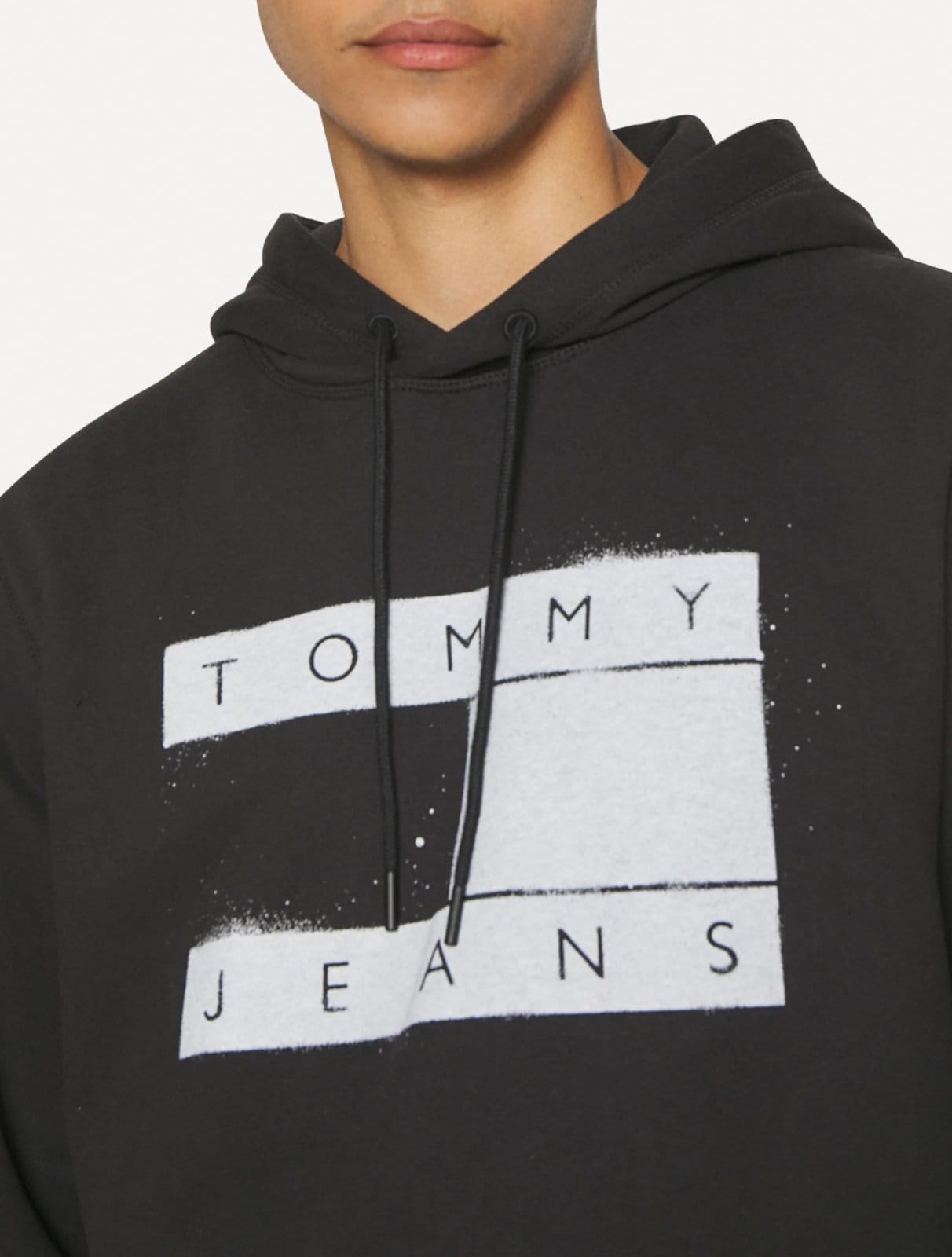 Vista 2 Moletom Tommy Jeans Masculino Hoodie Flag Logo Spray Tommy Jeans preto