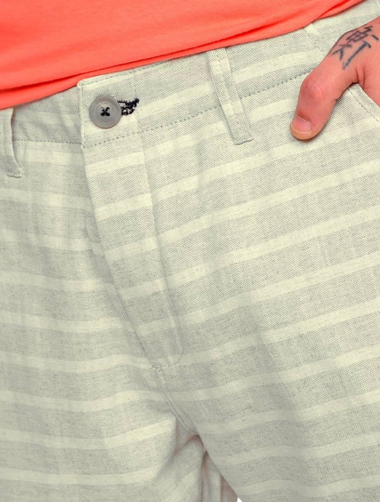 Vista 2 Bermuda Calvin Klein Jeans Masculina Linen Striped Cadarço Areia Calvin Klein bege