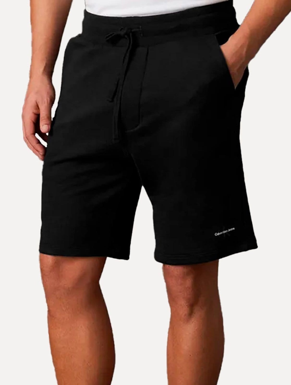 Bermuda Calvin Klein Jeans Moletom Cadarço RE Issue Preta
