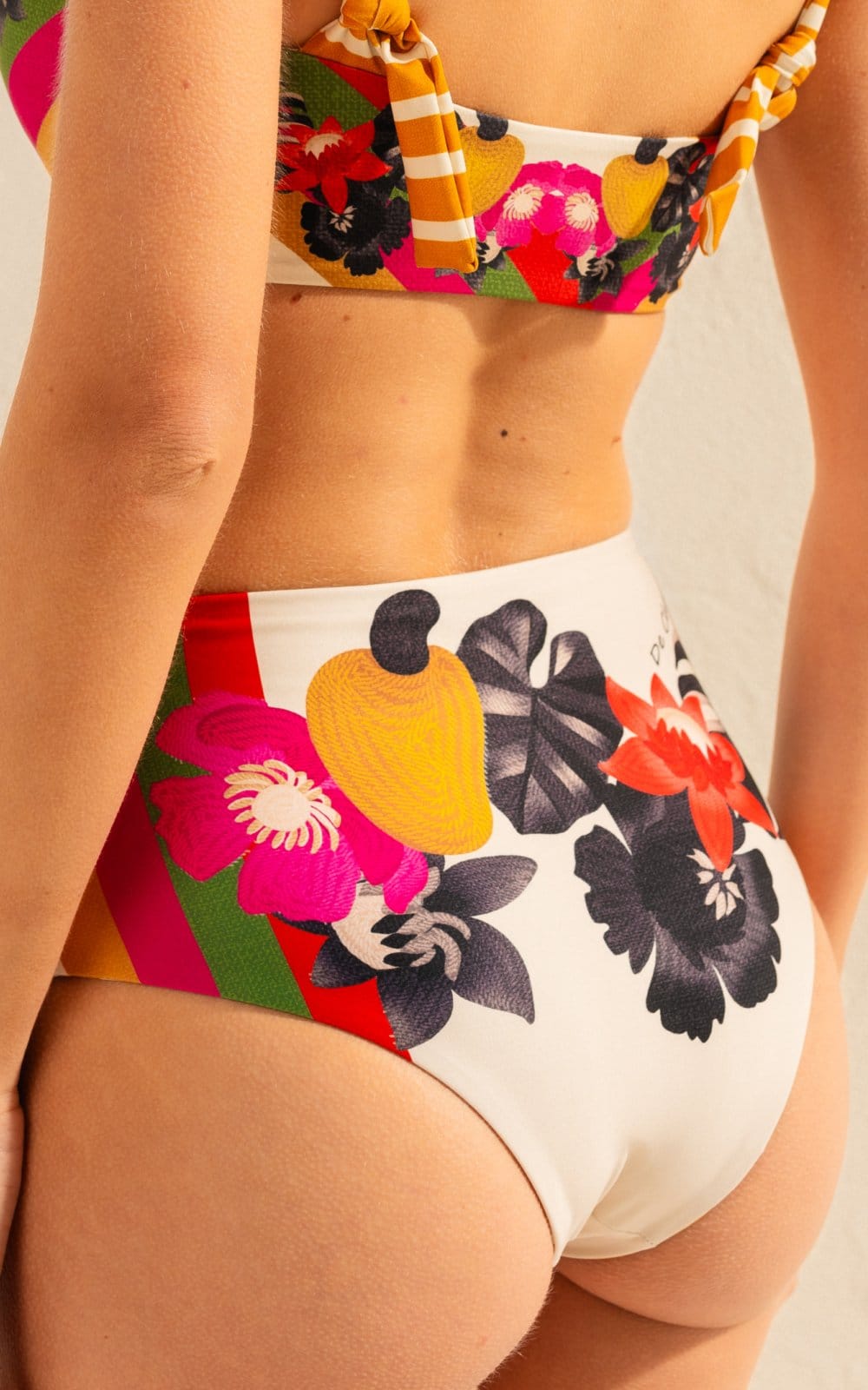 Vista 2 Calça Biquini Hot Pant Dupla Face Flor do Deserto BQ1545CL De Chelles estampado