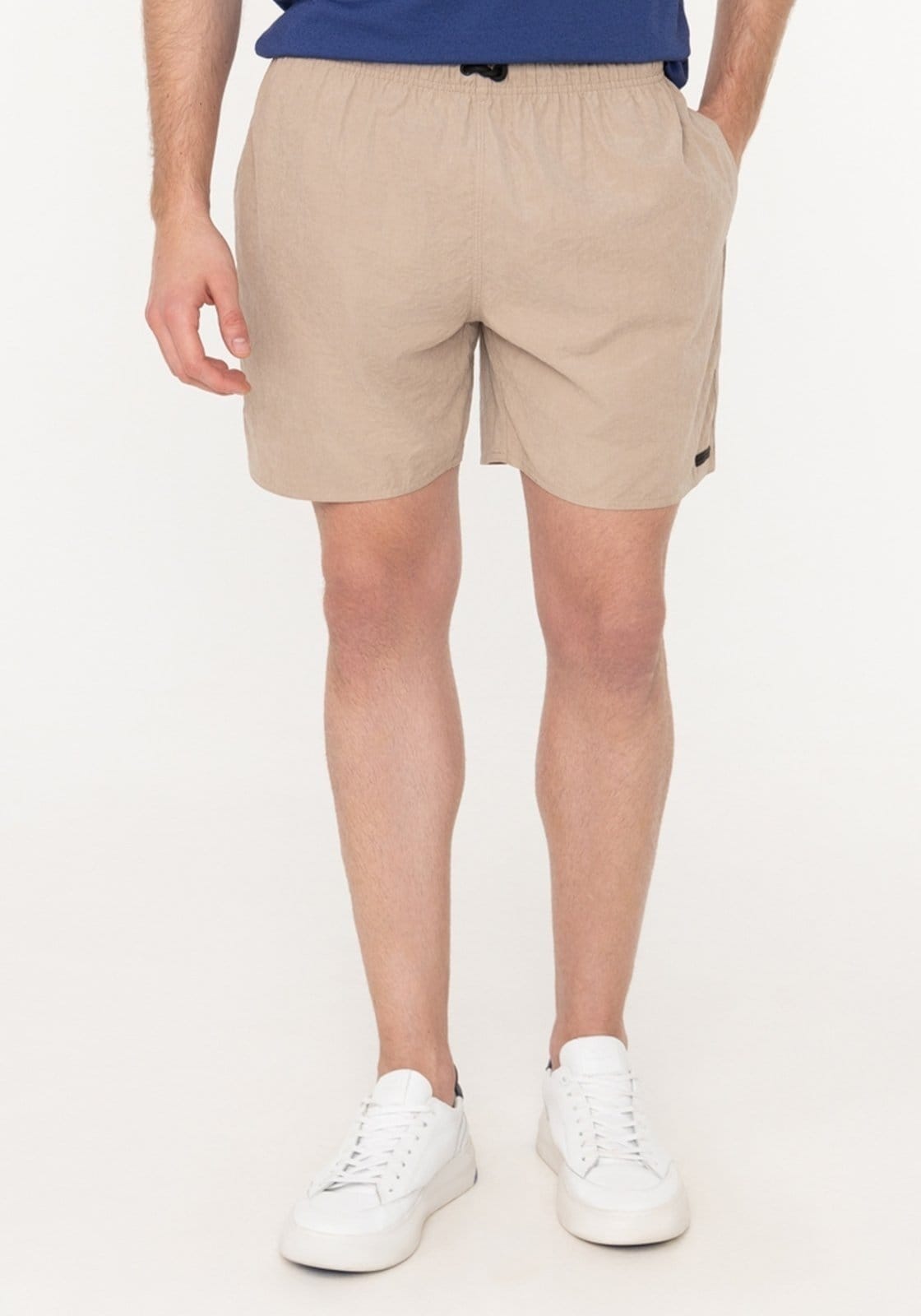 Shorts Masculino Com Cadarço No Cós E Bolsos Funcionais