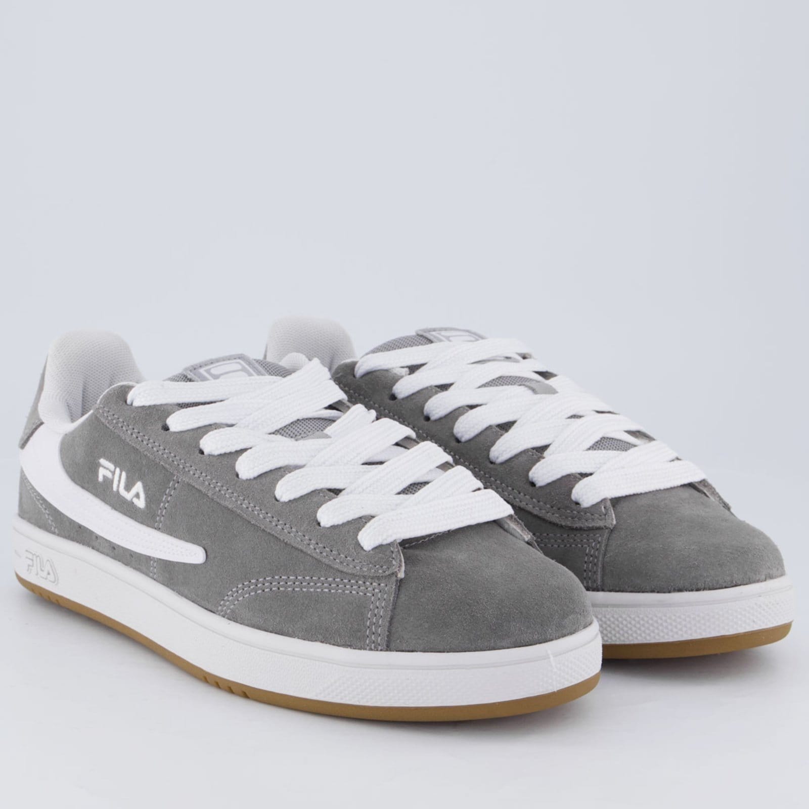 Vista 2 Tênis Fila Court 90 e Branco Fila cinza