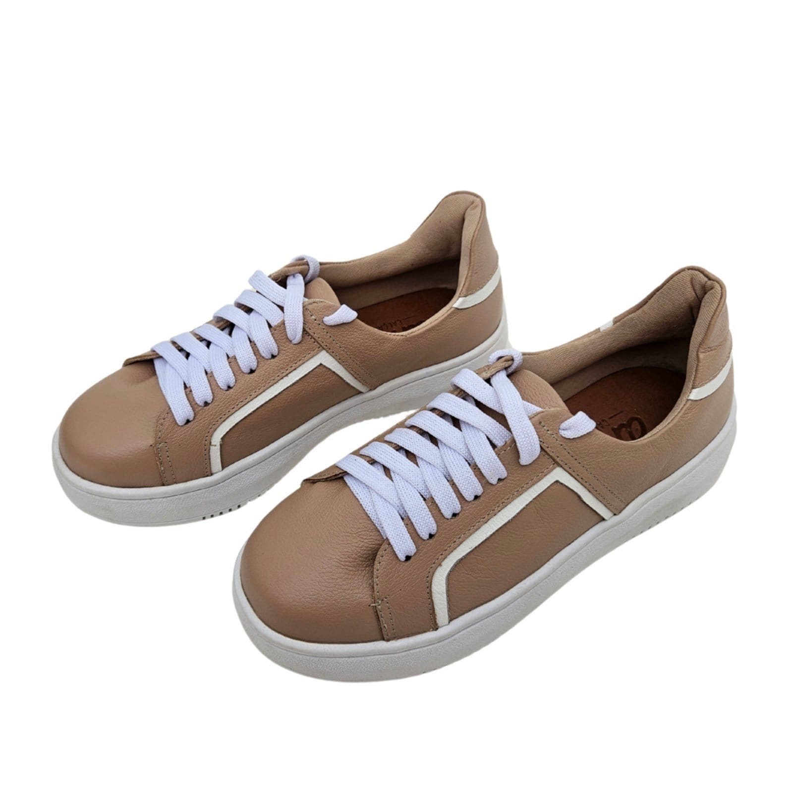 Vista 2 Tênis em Couro Nori com Branco Amo Calçados nude