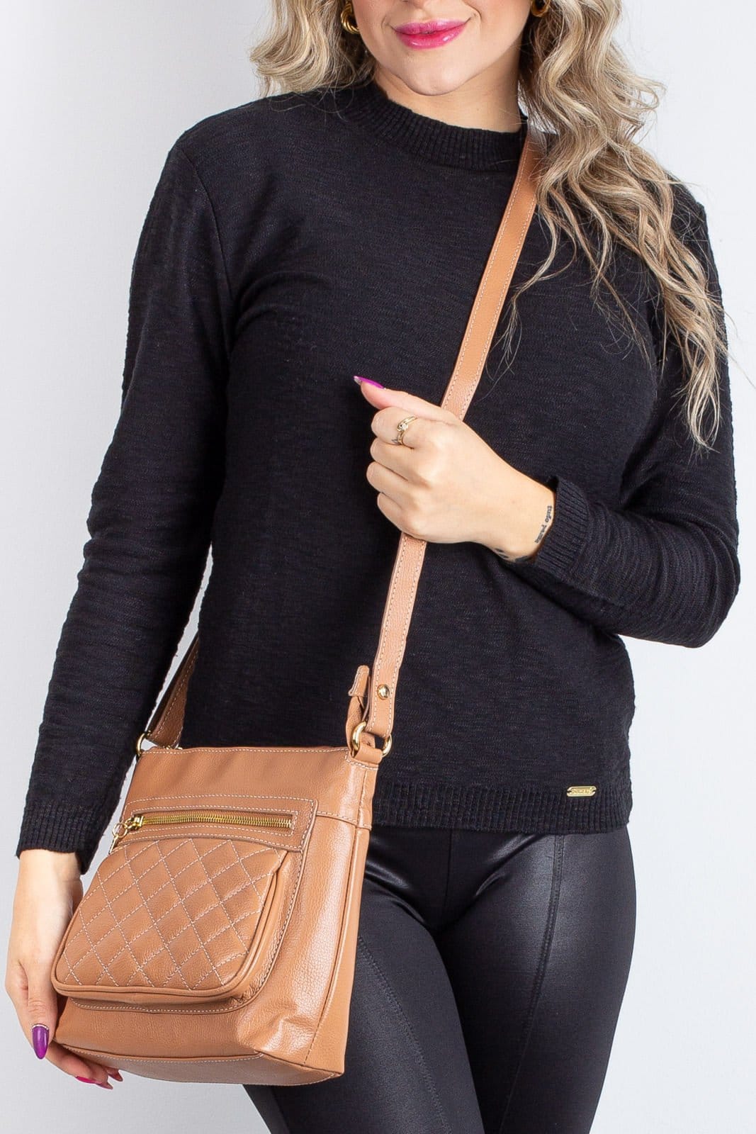 Vista 2 Bolsa Andrea Vinci Transversal Matelassê De Couro Liso Bia Andrea Vinci bege