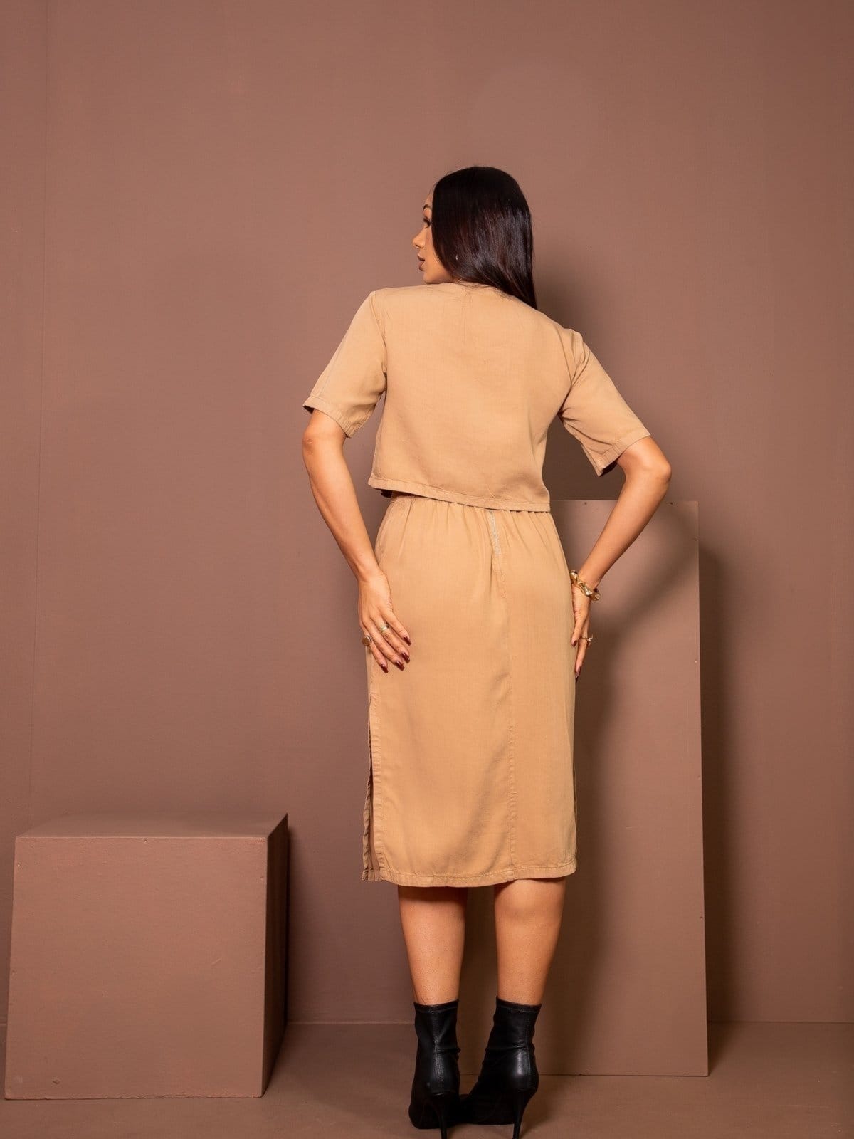 Vista 2 Saia Midi Novah Store Liocel Novah Store caramelo