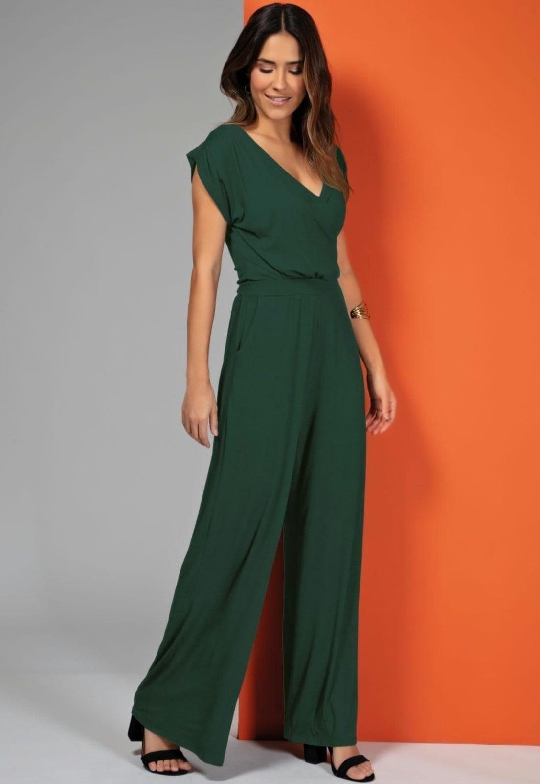 Vista 2 Macacão Longo Com Bolsos E Faixa Quintess verde