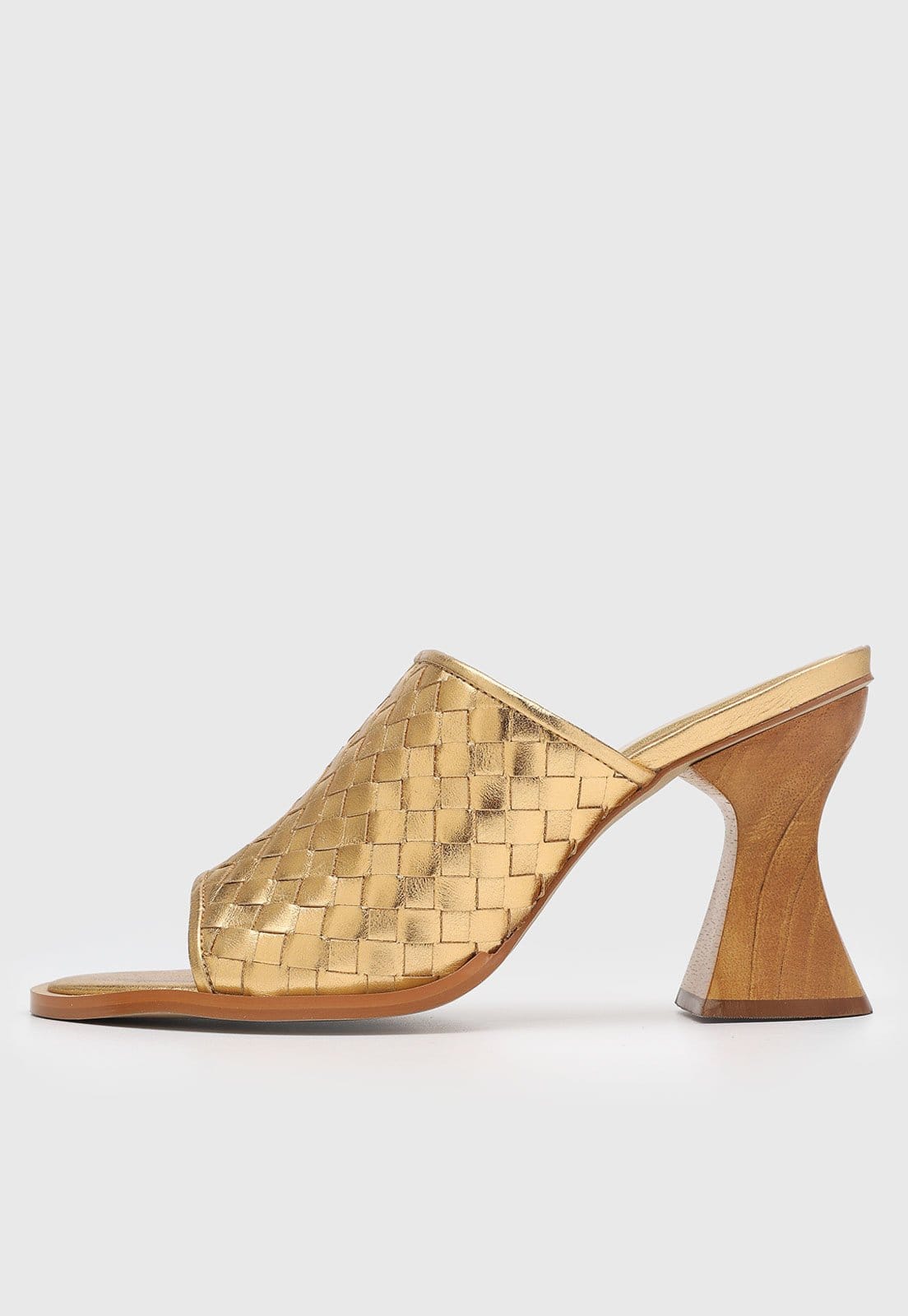 Vista principal Sandália Feminina Lança Perfume Tramada Salto Médio Dourada Lança Perfume dourado