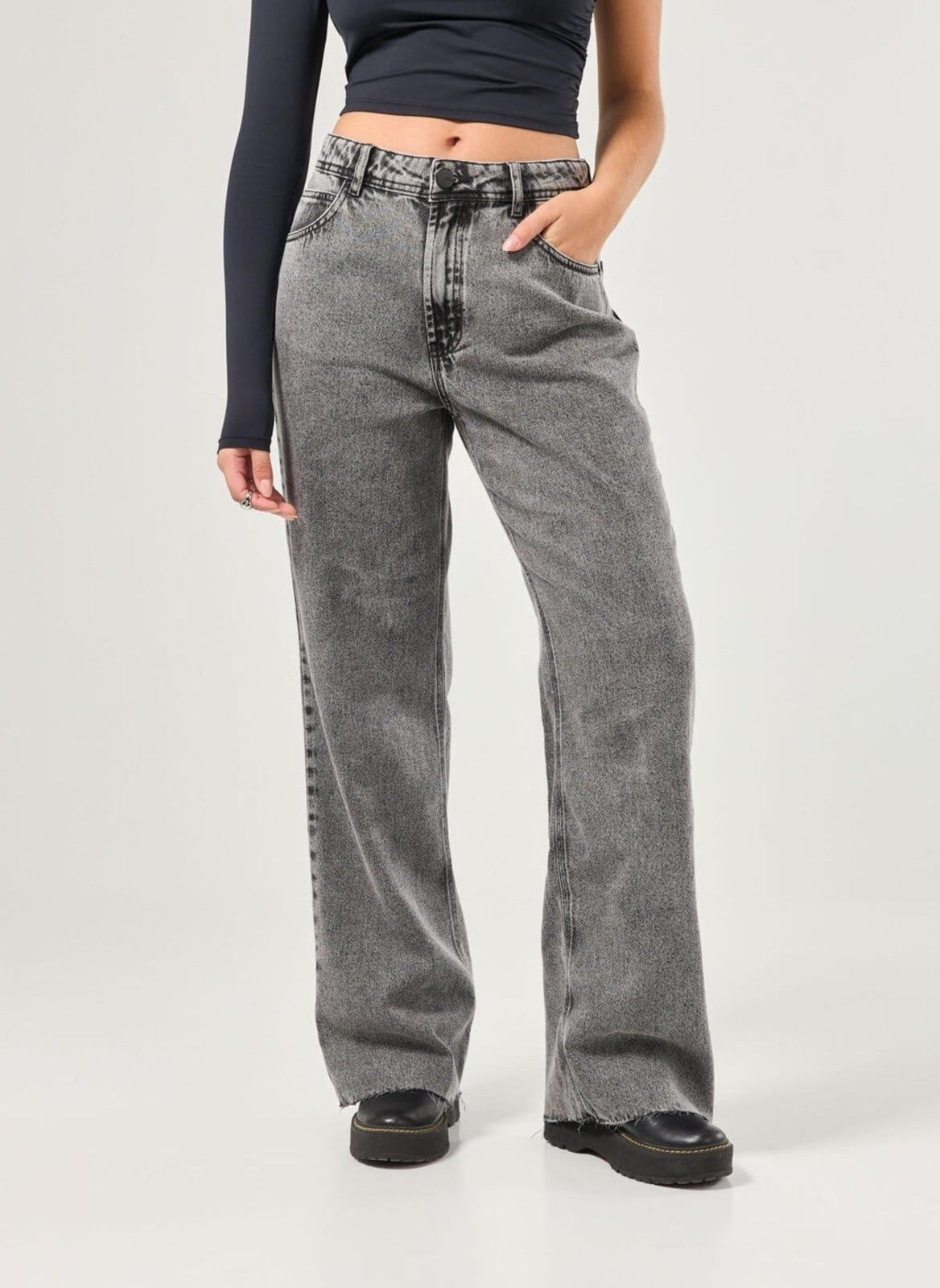 Vista 2 Calça Wide Leg Jeans Cintura Média Youcom cinza