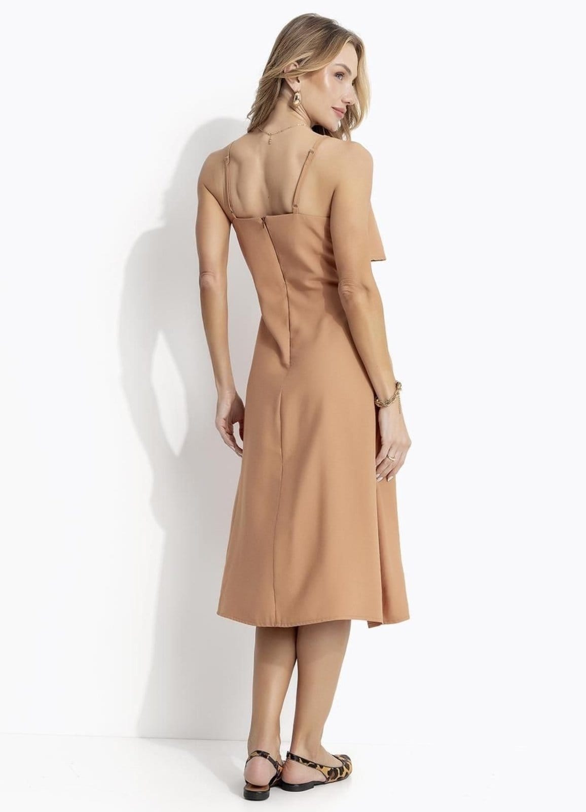 Vista 2 Vestido Em Crepe Plano Camel Quintess bege