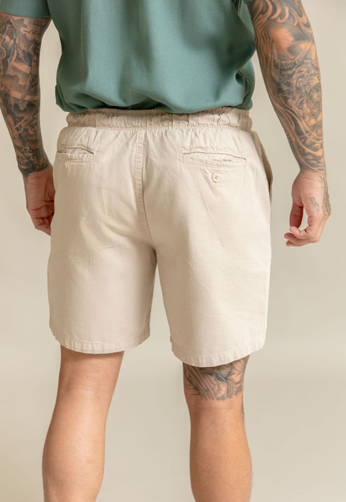 Vista 2 Bermuda Shorts Masculino Sarja com Linho e Cordão Dialogo Areia Dialogo Jeans cinza
