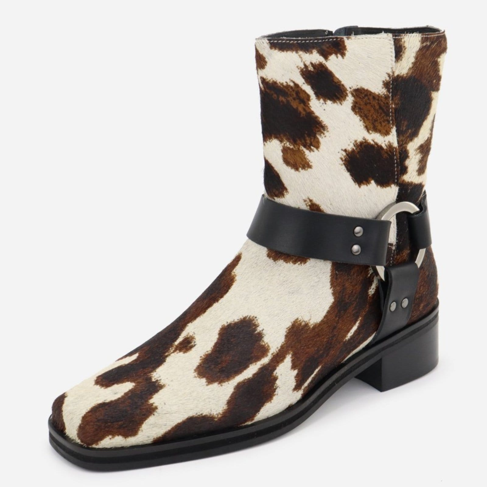 Vista 2 Bota Feminina Em Couro Bico Quadrado Sutil Lisa Conforto Cano Médio Maria Paula Animal Print MARIA PAULA zebra