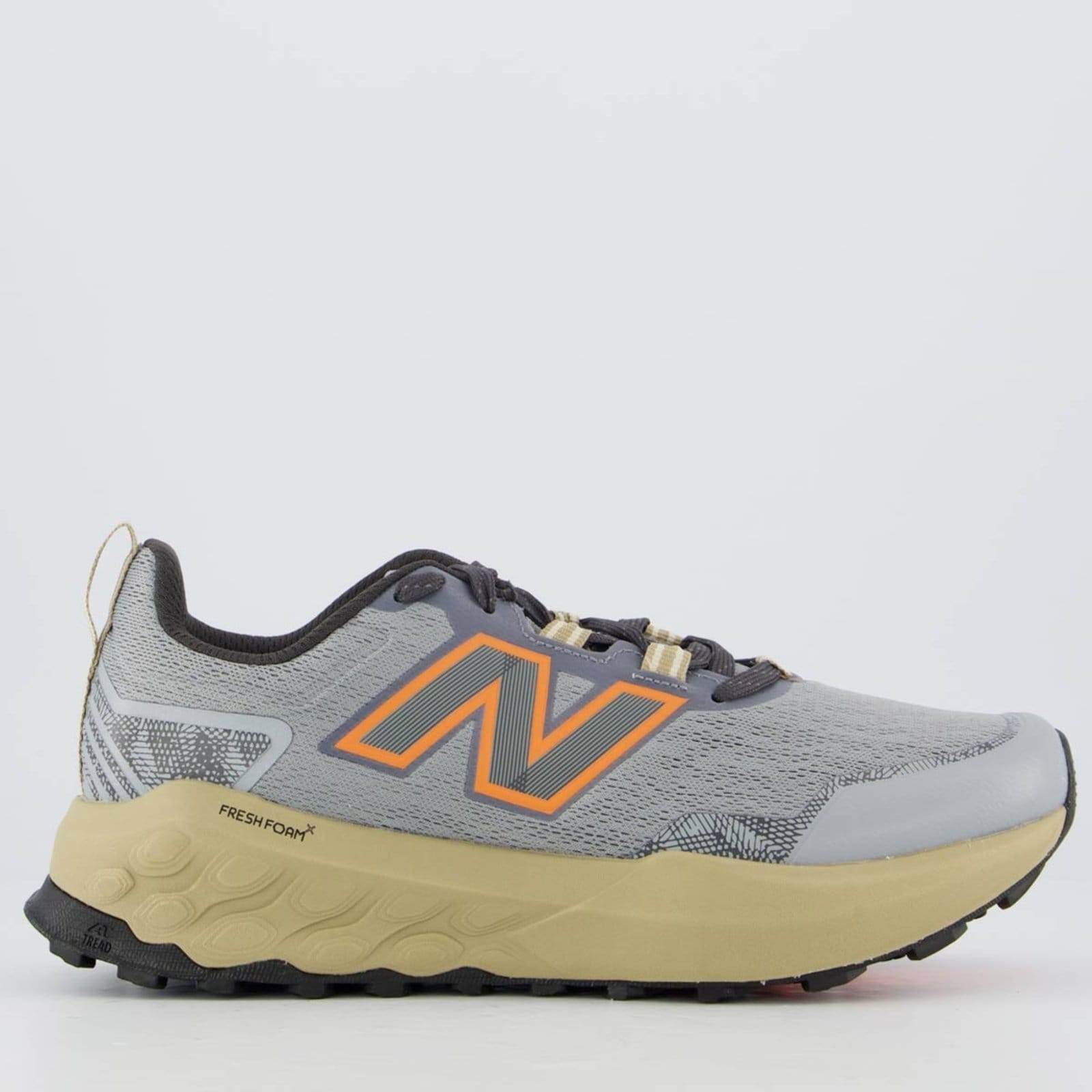 Tênis New Balance Fresh Foam Garoé V2 e Laranja