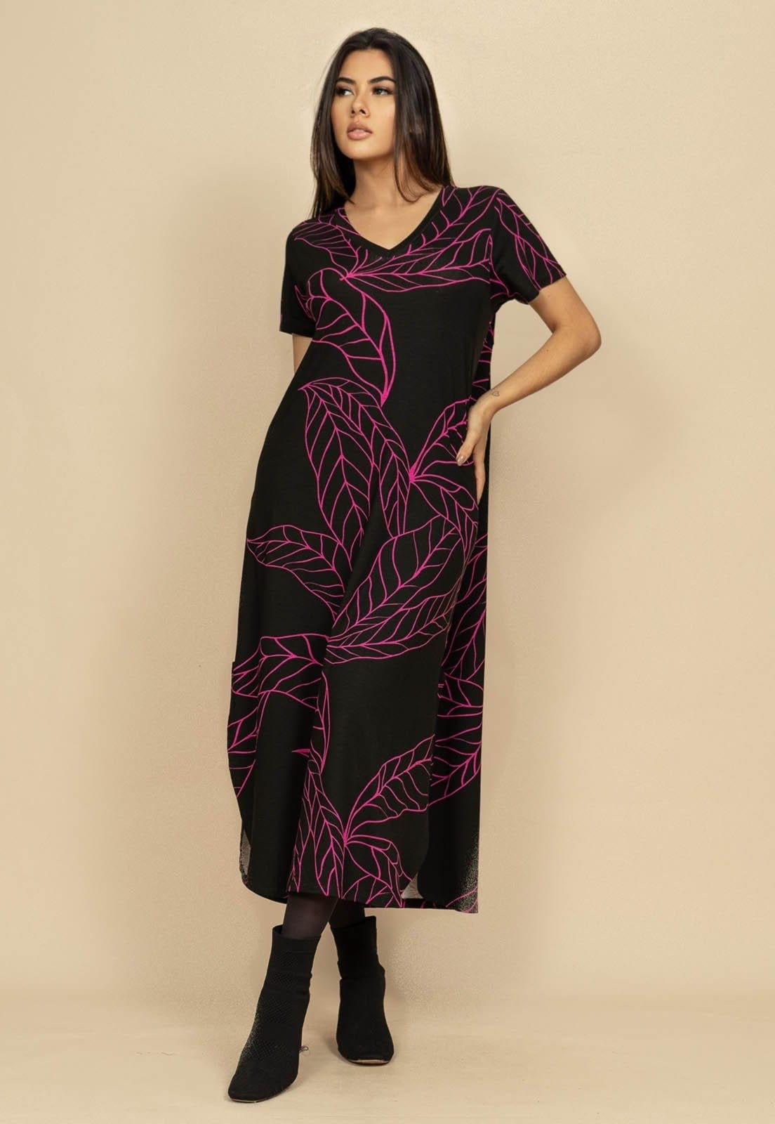 Vista 2 Vestido Midi Abapã Malha com Bolso Estampa Antúrios Lilás Cabanafree estampado/multicolorido/preto