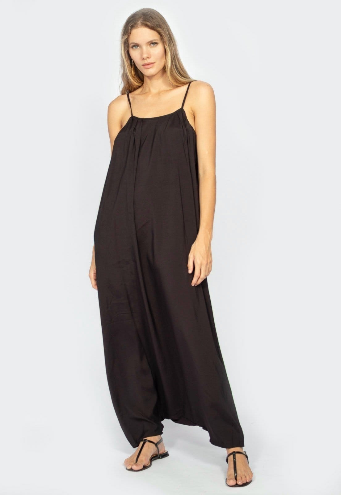 Vista 2 Macacão Saruel Amazonia Vital Solto Bilbao o Amazonia Vital preto