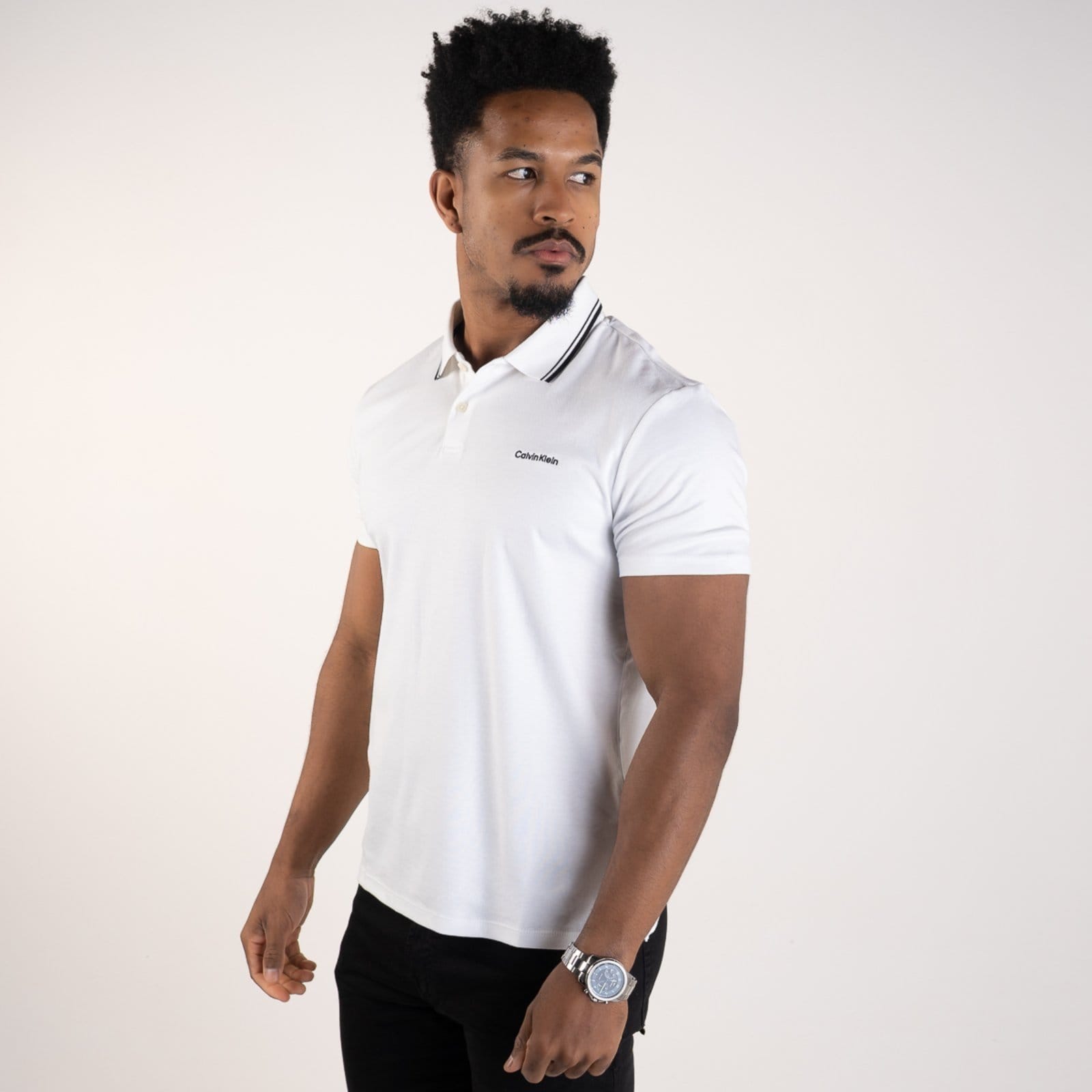 Vista 2 Camisa Polo Calvin Klein Liquid Touch Frisos Branca Calvin Klein branco