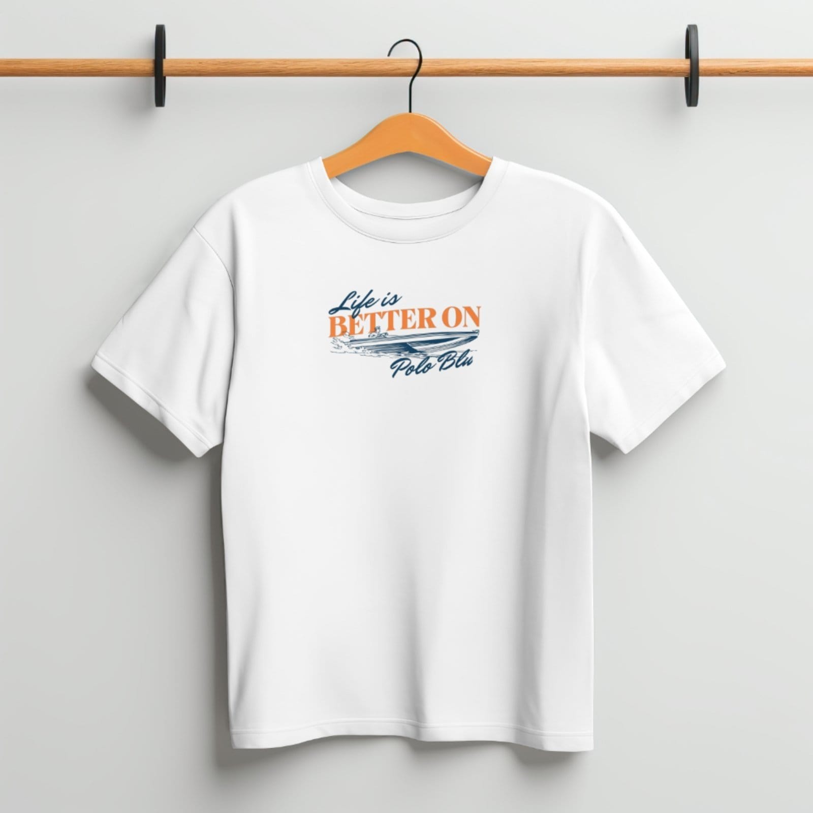 Vista 2 Camisa Camiseta Masculina Life is Better Polo Blu na cor Branca Polo Blu branco blu