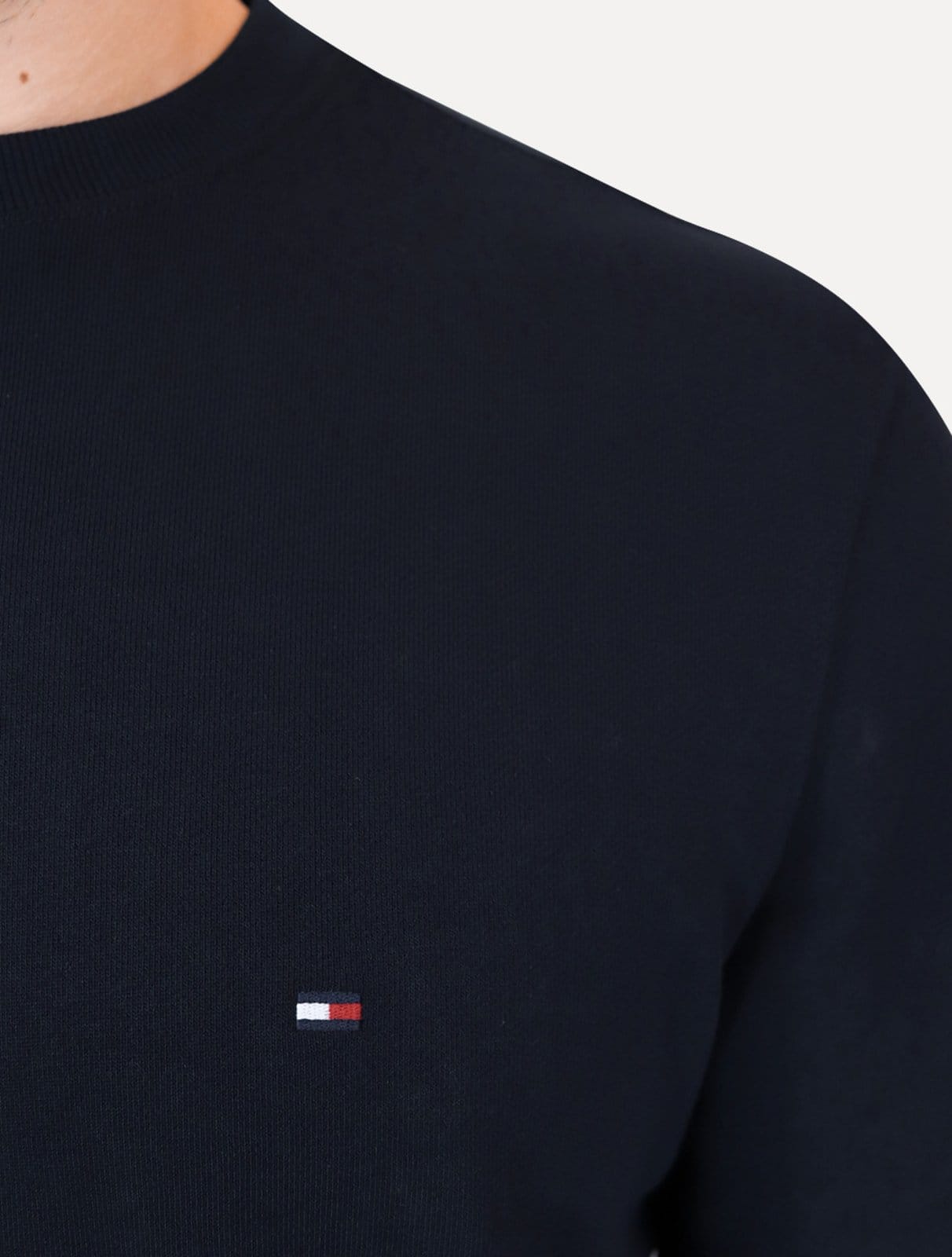 Vista 2 Moletom Tommy Hilfiger Masculino Crewneck Essential Terry Tommy Hilfiger azul marinho