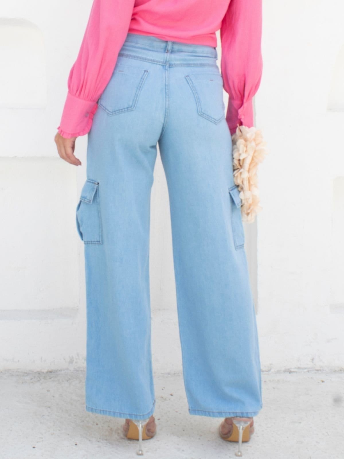 Vista 2 Calça Donna De Paula Cargo Jeans Claro Cintura Alta E Bolsos Laterais Donna de Paula azul