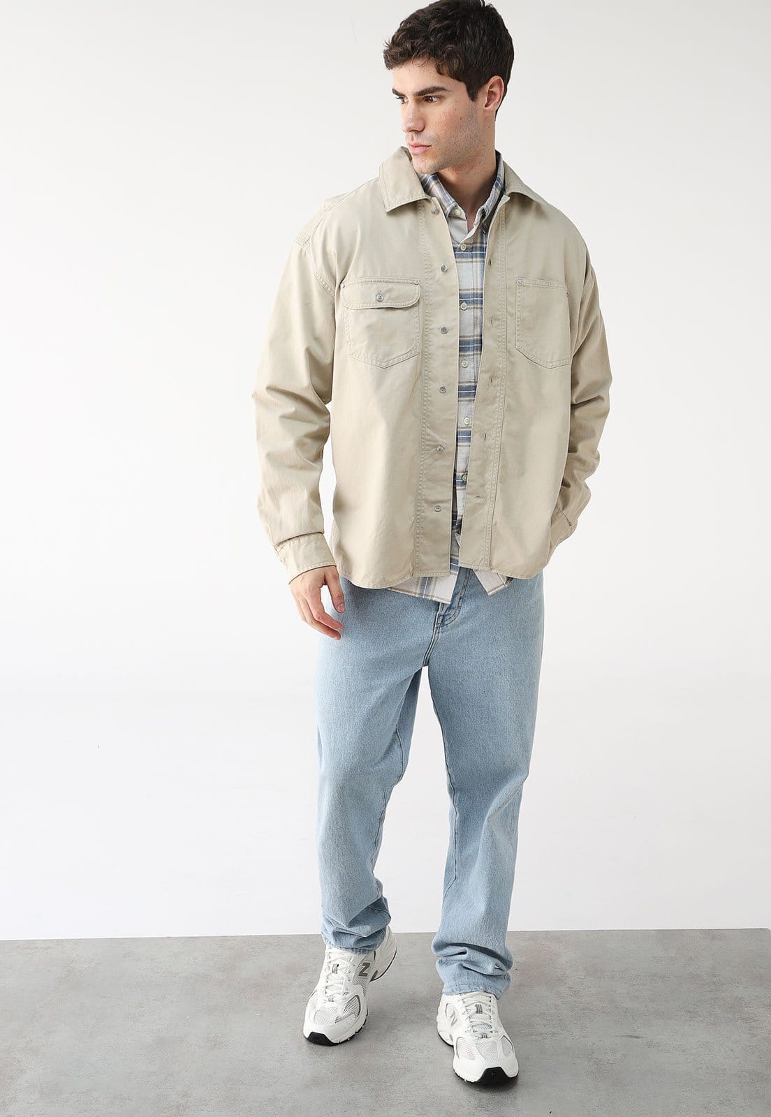 Vista 2 Camisa Jeans GAP Pockets GAP bege