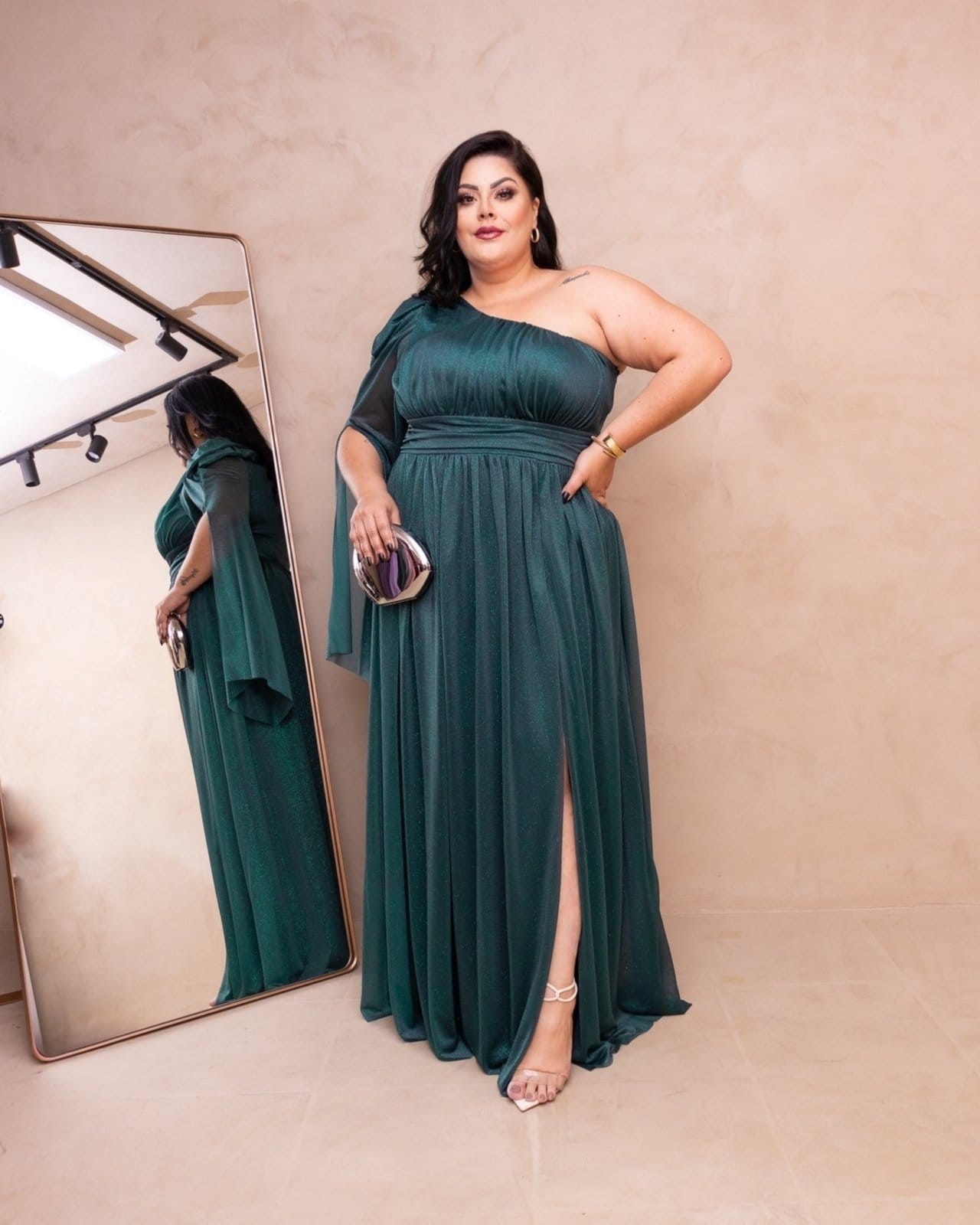 Vestido Longo de Festa Madrinhas Plus Size uma Manga com Brilho Elegante Amyla Esmeralda