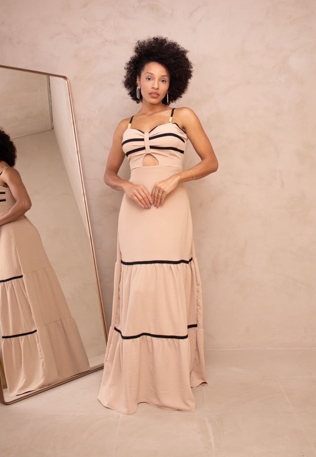 Vestido Longo Linho Abertura no Tórax Elegante Joaquinne