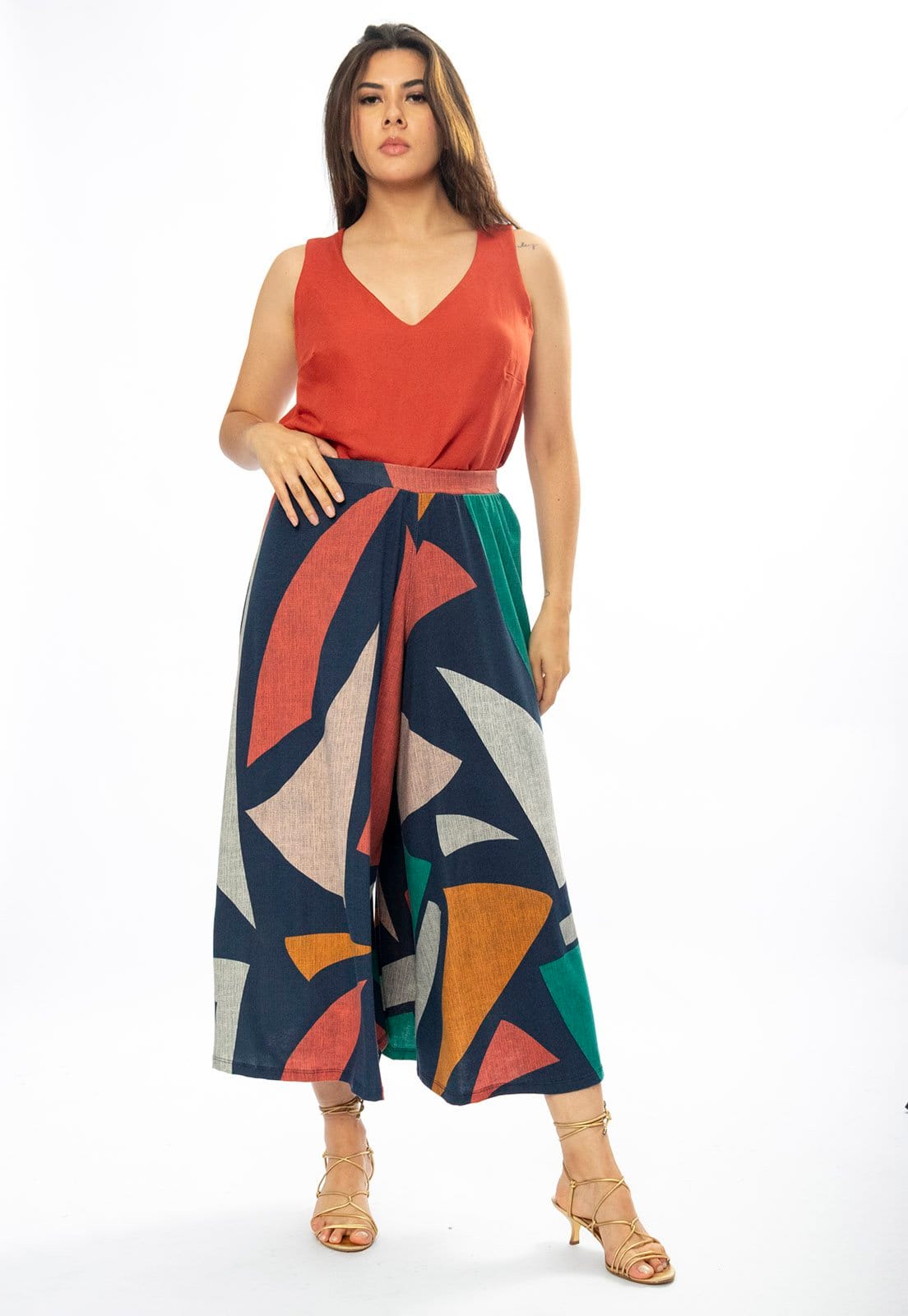 Vista 2 Calça Amazonia Vital Pantacourt Saia Malha Macaúba Estampa Geometrias do Tempo Amazonia Vital azul marinho/cinza/estampado/laranja/verde