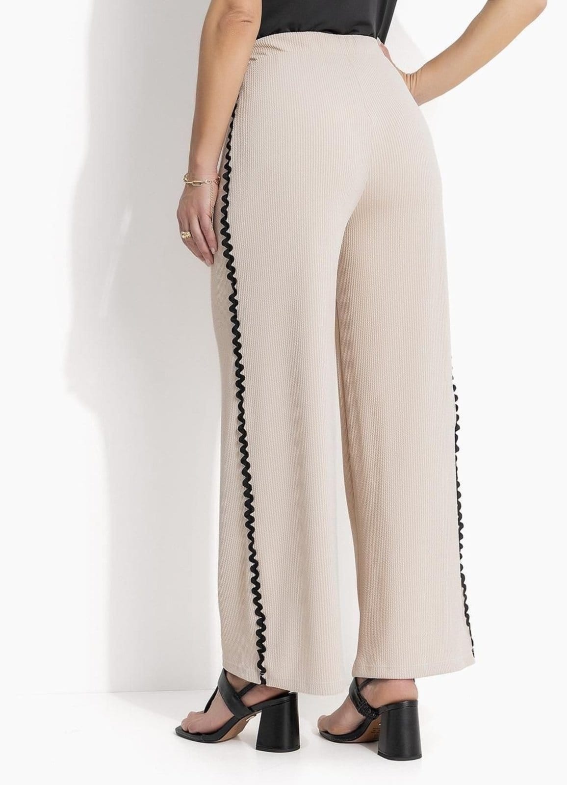 Vista 2 Calça Em Malha Anarruga Quintess bege