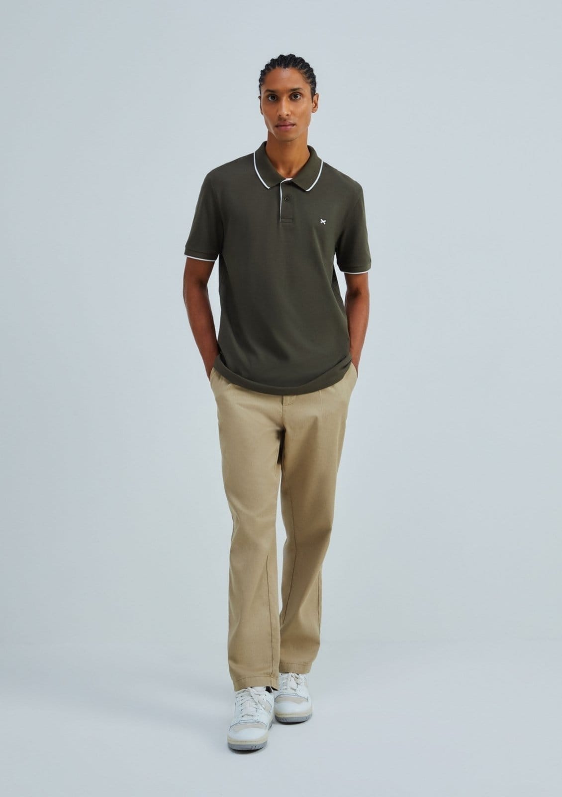 Vista principal Camisa Polo Básica Masculina Em Piquet Com Bordado Hering verde militar