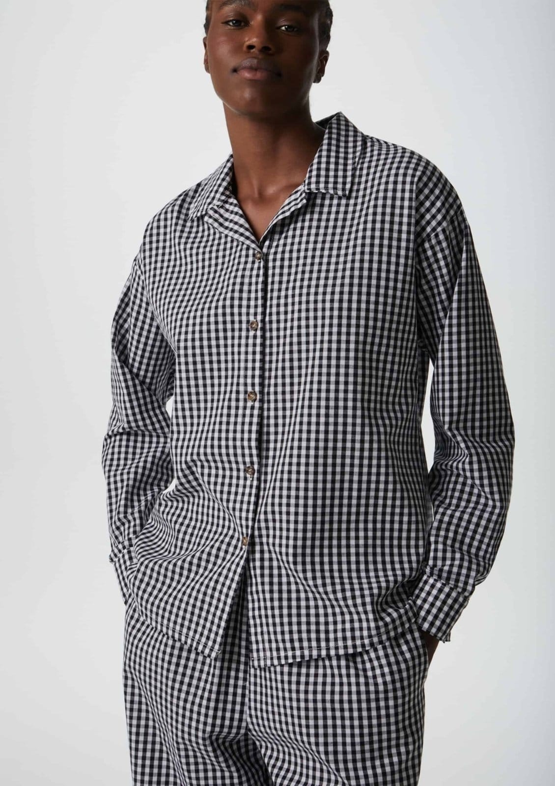 Vista 2 Pijama Longo Feminino Fio Tinto Xadrez Hering HERING INTIMATES preto