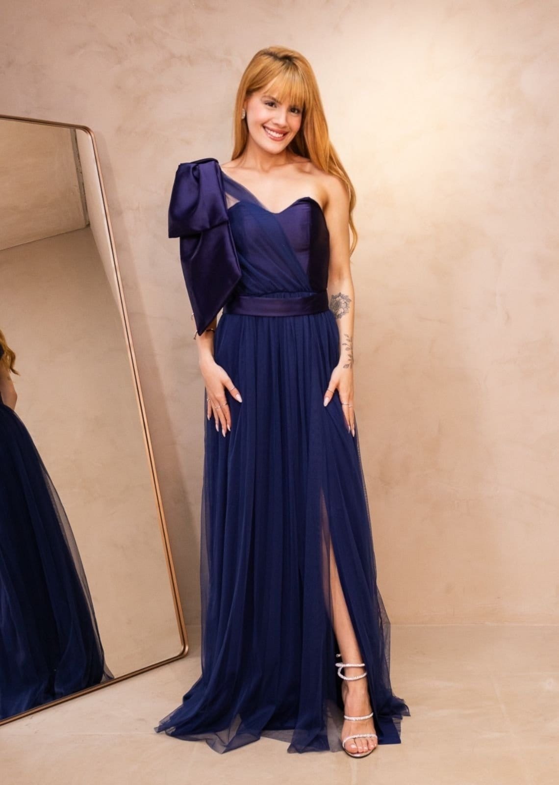 Vestido Longo de Festa Madrinha um Ombro Laço Micro Tule Rihanne Petróleo