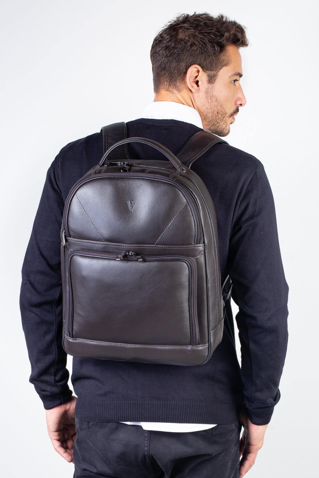 Vista principal Mochila de couro masculina para notebook Vicente - Café Vira Vento caramelo