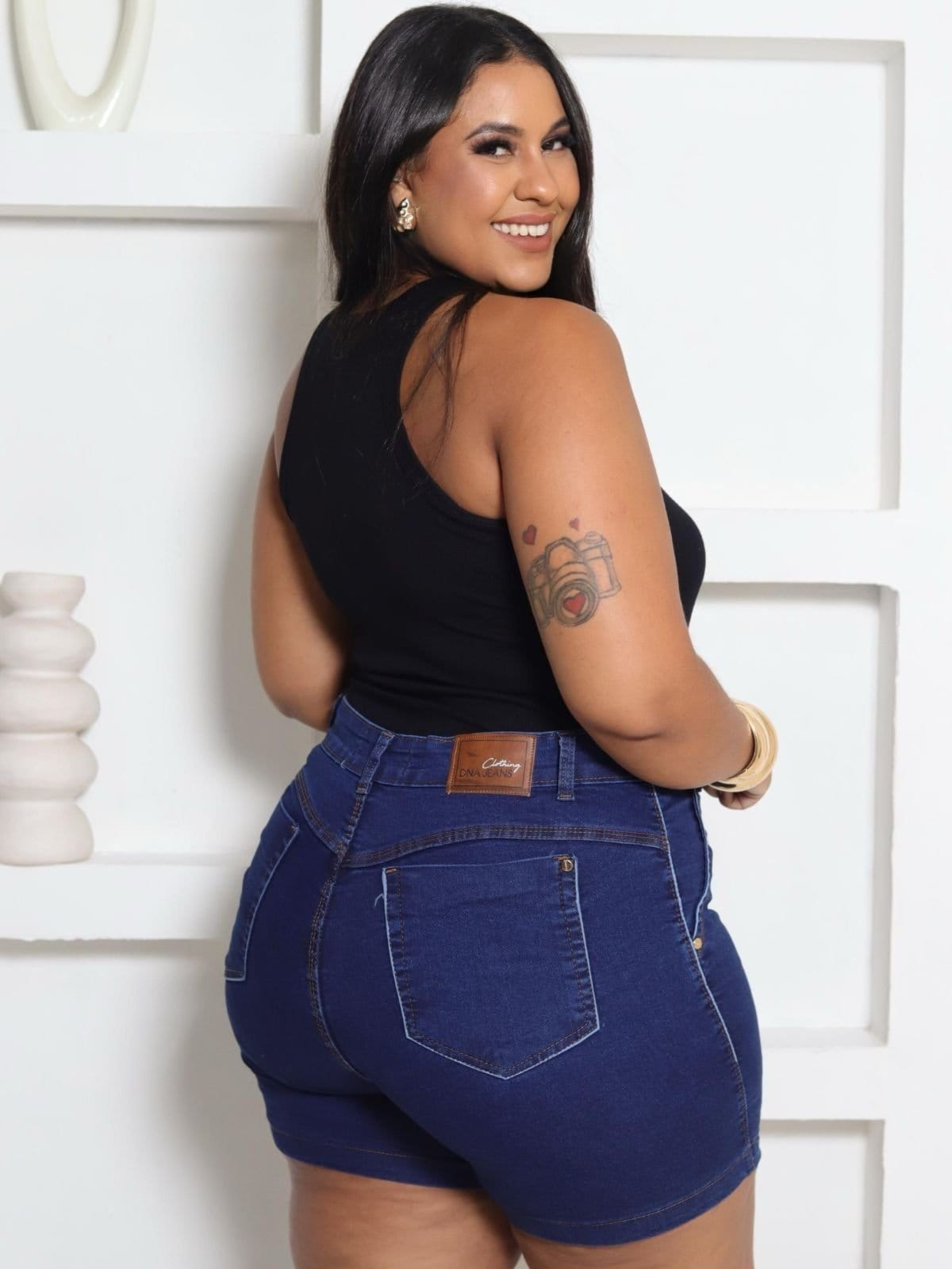 Vista 2 Short Donna De Paula Jeans Escuro Feminino Plus Size Cintura Alta Empina Bumbum Donna de Paula azul