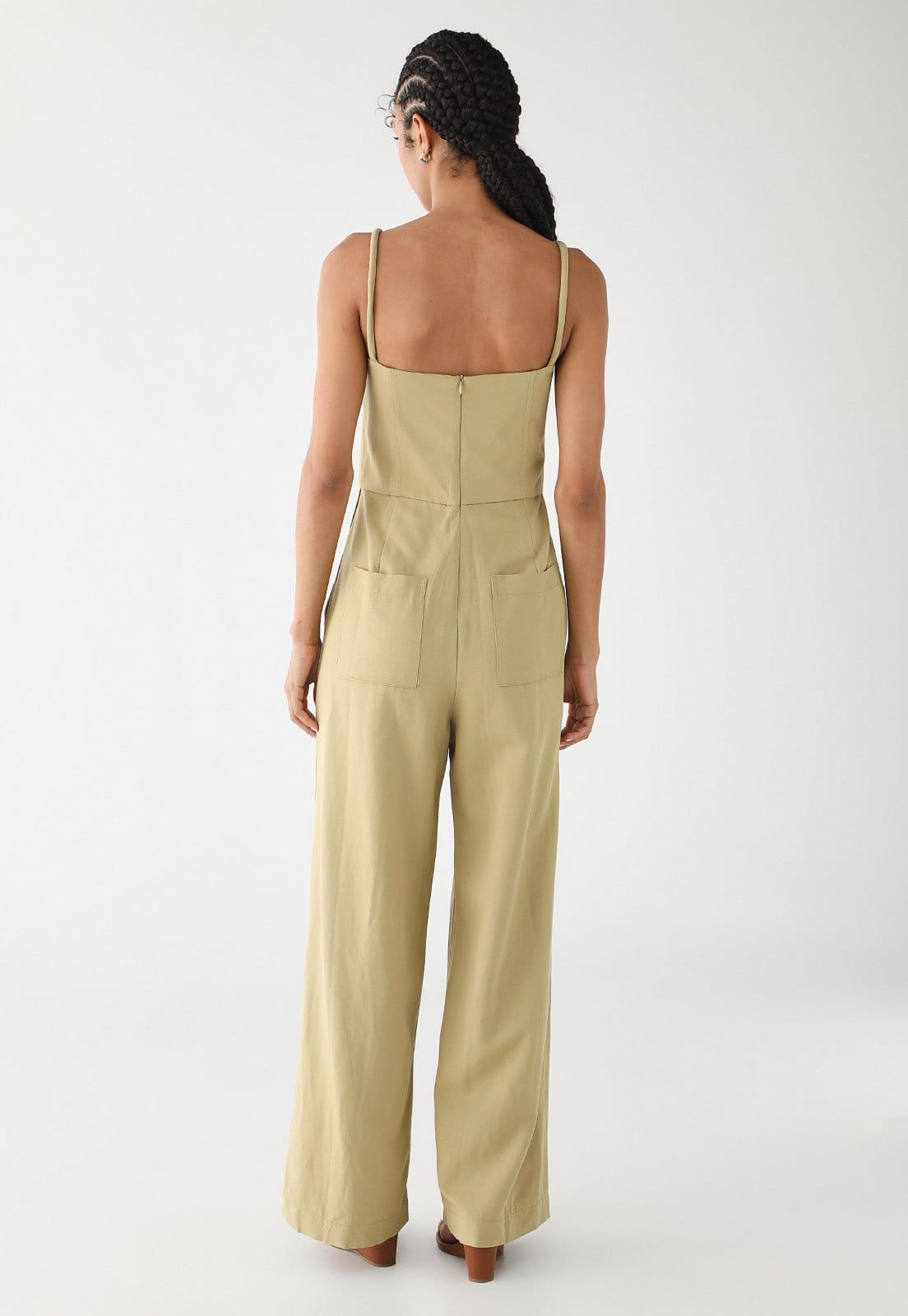 Vista 2 Macacão Feminino Cantão Alfaiataria Linho Caqui Cantão bege caqui