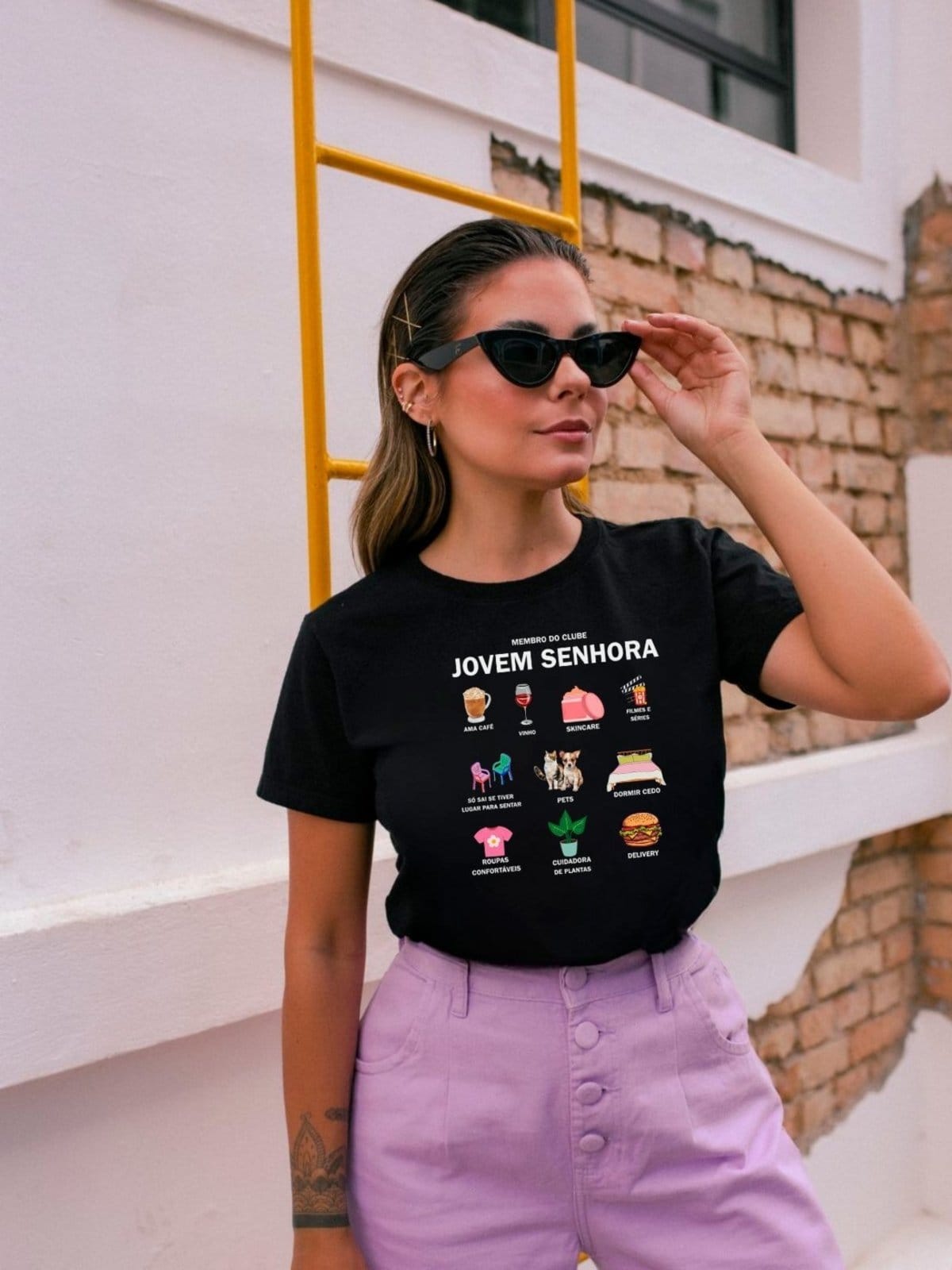 Camiseta Feminina Cianitas Preta Estampa Jovem Senhora