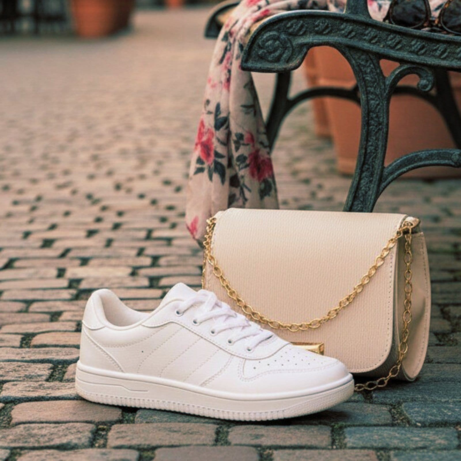 Vista 2 Tênis Sneakers Feminino Moda Chunky Versátil com Bolsa Off-White Acompanha Look Sapatofran branco/off-white white