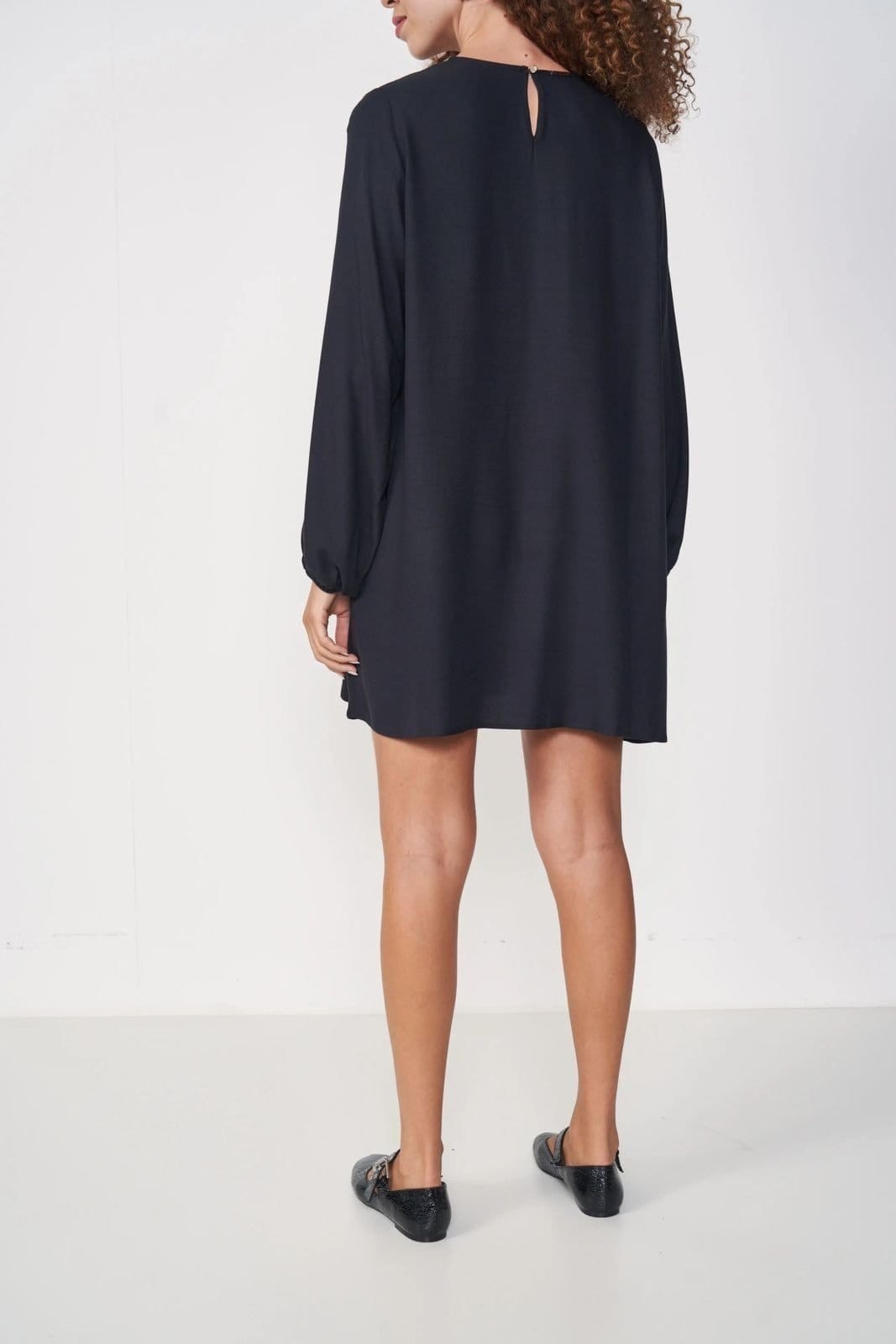 Vista 2 Vestido Trapézio Manga Longa Colcci CLC Colcci CLC preto