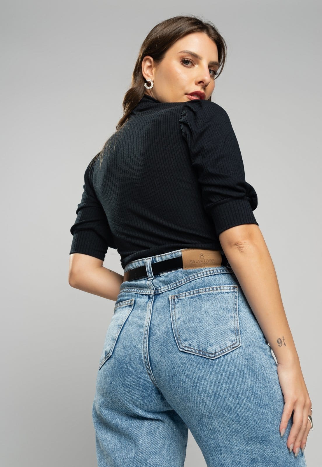 Vista 2 Blusa Salvatore Princesa Manga Curta Canelada Preta Salvatore Fashion preto