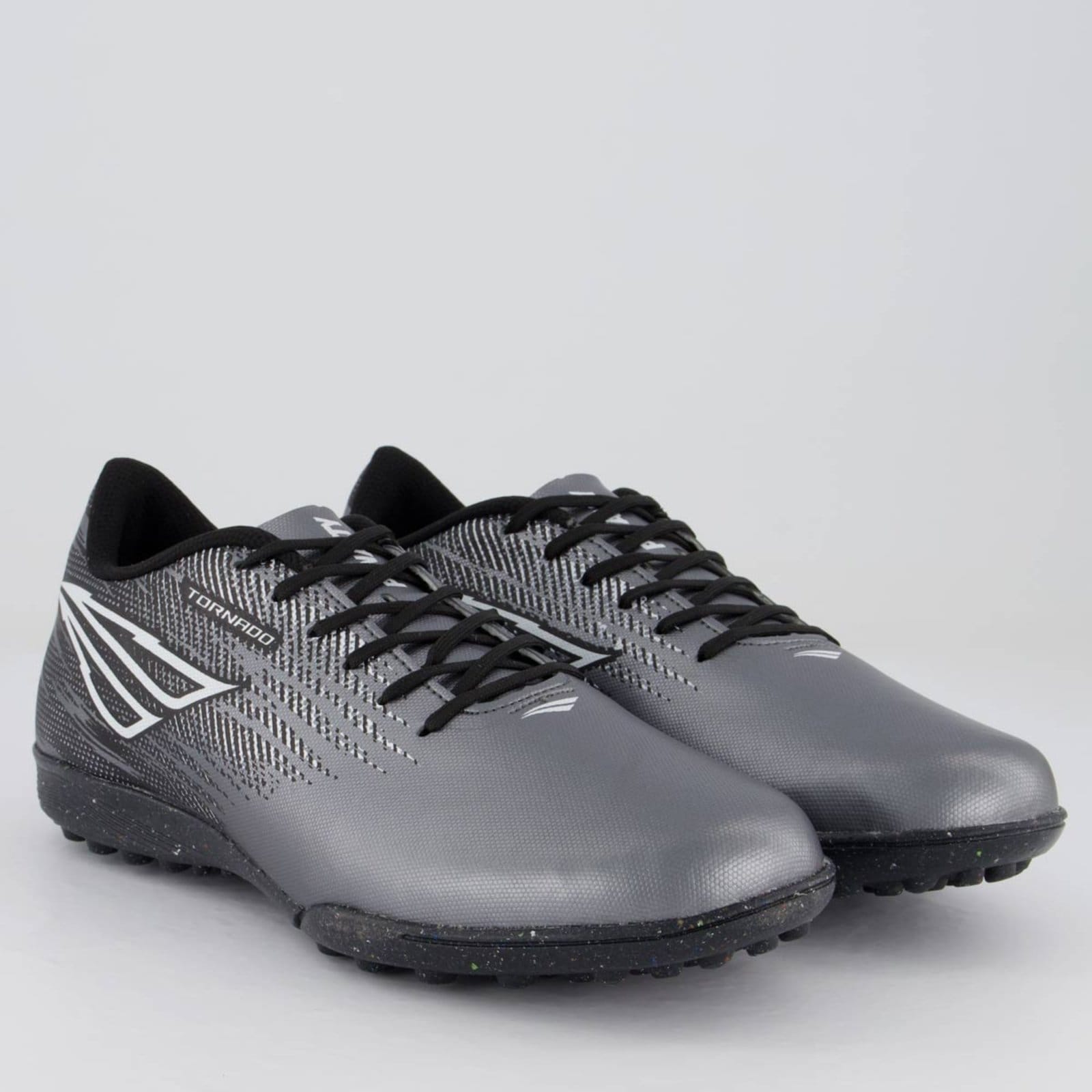 Vista 2 Chuteira Penalty Tornado Society e Prata Penalty preto