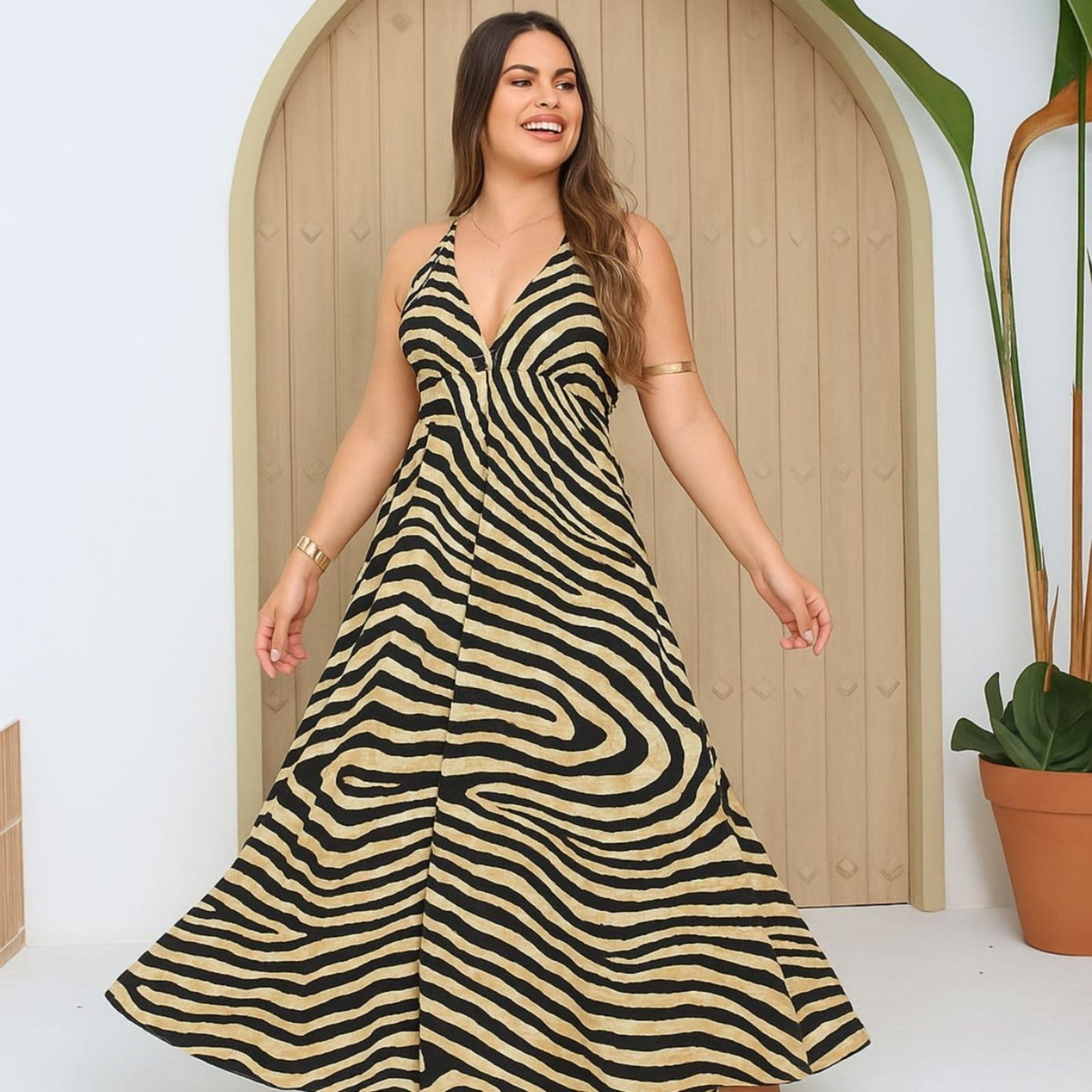 Vestido Longo Estilo Indiano Vih Triny Lenço Decote e Costas Aberta