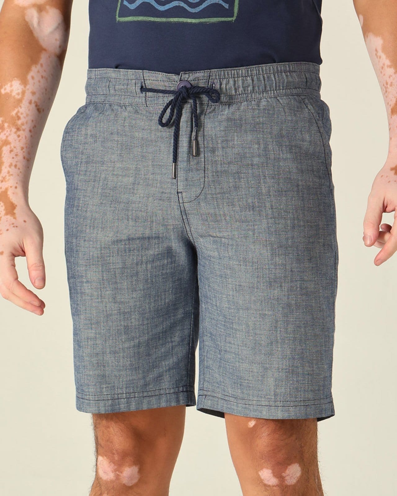 Vista 2 Bermuda Masculina Com Cadarço Em Chambray Malwee azul