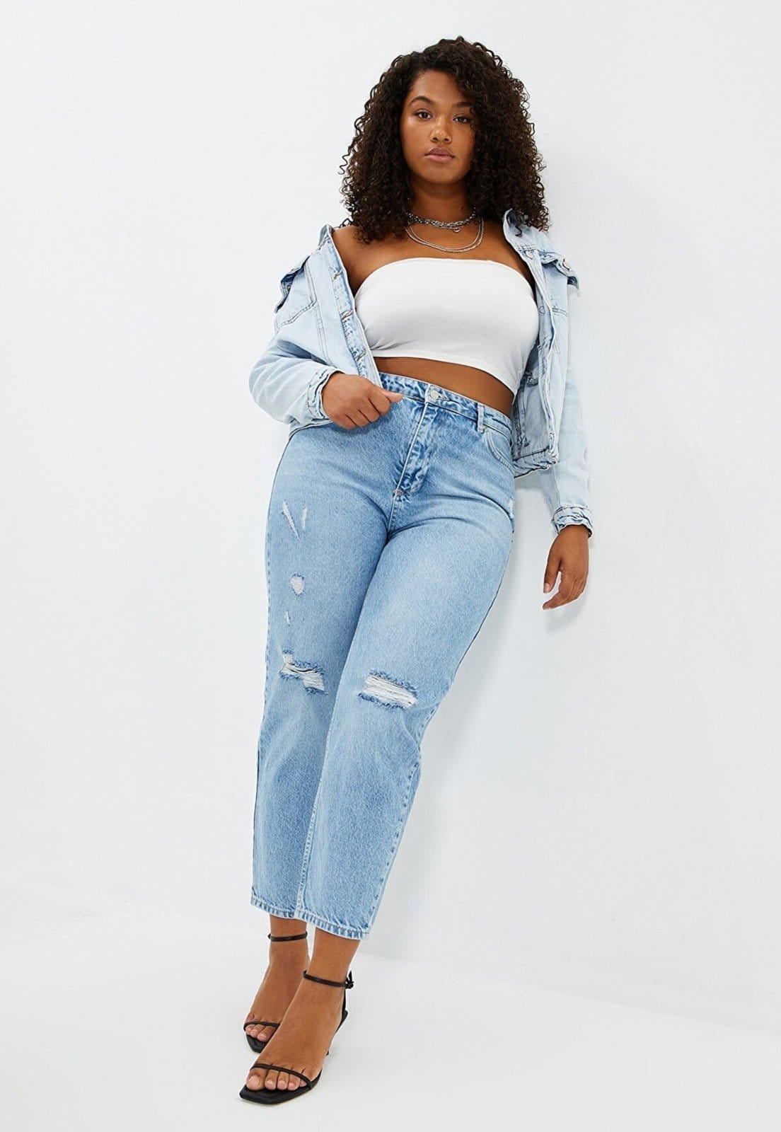 Vista 2 Calça Cropped Jeans Trendyol Collection Mom Destroyed Trendyol Collection azul